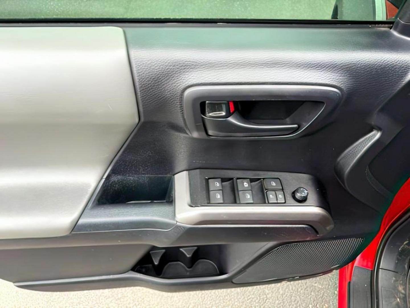 2020 Barcelona Red Metallic /Cement Toyota Tacoma SR5 V6 (3TMDZ5BN1LM) with an 3.5L V-6 port/direct injection engine, AUTOMATIC transmission, located at 1235 N Woodruff Ave., Idaho Falls, 83401, (208) 523-1053, 43.507172, -112.000488 - At Timberline Auto, finding a great deal on your next vehicle is always easy! Our experienced sales staff's goal is to help find you the right vehicle at the right price! Our knowledgeable finance department has options for almost any credit score. We offer extended service contract options to prote - Photo#18