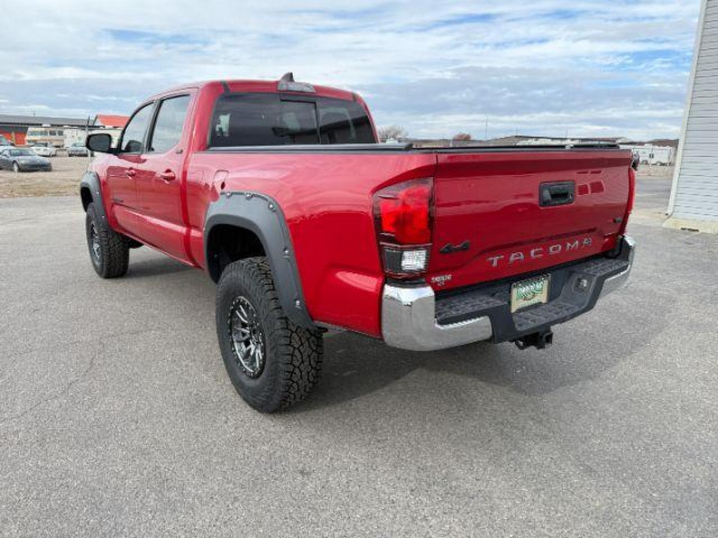 2020 Barcelona Red Metallic /Cement Toyota Tacoma SR5 V6 (3TMDZ5BN1LM) with an 3.5L V-6 port/direct injection engine, AUTOMATIC transmission, located at 1235 N Woodruff Ave., Idaho Falls, 83401, (208) 523-1053, 43.507172, -112.000488 - At Timberline Auto, finding a great deal on your next vehicle is always easy! Our experienced sales staff's goal is to help find you the right vehicle at the right price! Our knowledgeable finance department has options for almost any credit score. We offer extended service contract options to prote - Photo#24