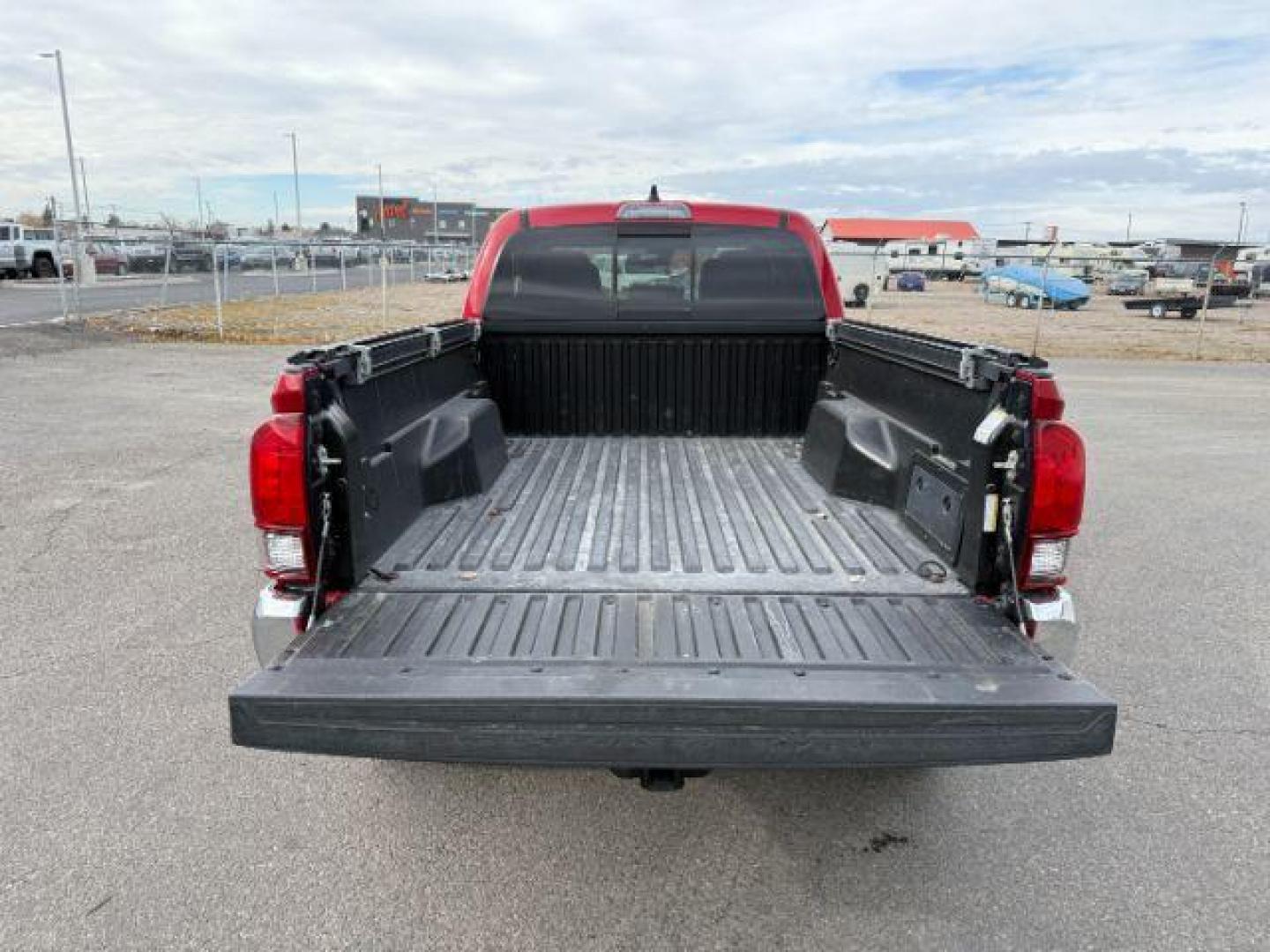 2020 Barcelona Red Metallic /Cement Toyota Tacoma SR5 V6 (3TMDZ5BN1LM) with an 3.5L V-6 port/direct injection engine, AUTOMATIC transmission, located at 1235 N Woodruff Ave., Idaho Falls, 83401, (208) 523-1053, 43.507172, -112.000488 - At Timberline Auto, finding a great deal on your next vehicle is always easy! Our experienced sales staff's goal is to help find you the right vehicle at the right price! Our knowledgeable finance department has options for almost any credit score. We offer extended service contract options to prote - Photo#27