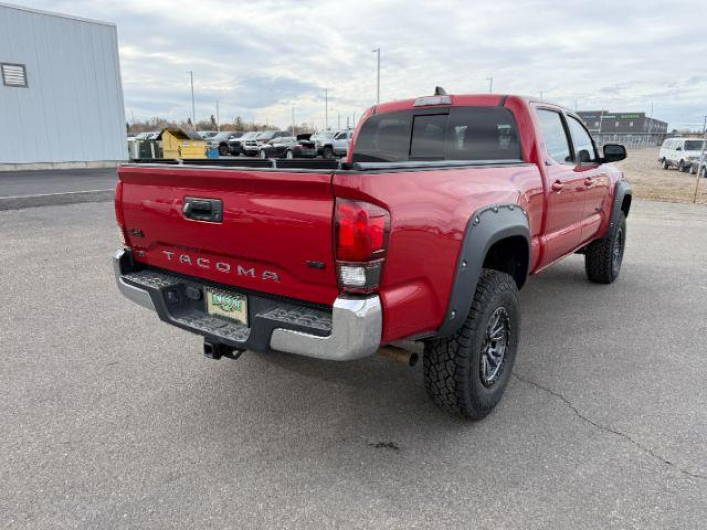 2020 Barcelona Red Metallic /Cement Toyota Tacoma SR5 V6 (3TMDZ5BN1LM) with an 3.5L V-6 port/direct injection engine, AUTOMATIC transmission, located at 1235 N Woodruff Ave., Idaho Falls, 83401, (208) 523-1053, 43.507172, -112.000488 - At Timberline Auto, finding a great deal on your next vehicle is always easy! Our experienced sales staff's goal is to help find you the right vehicle at the right price! Our knowledgeable finance department has options for almost any credit score. We offer extended service contract options to prote - Photo#28