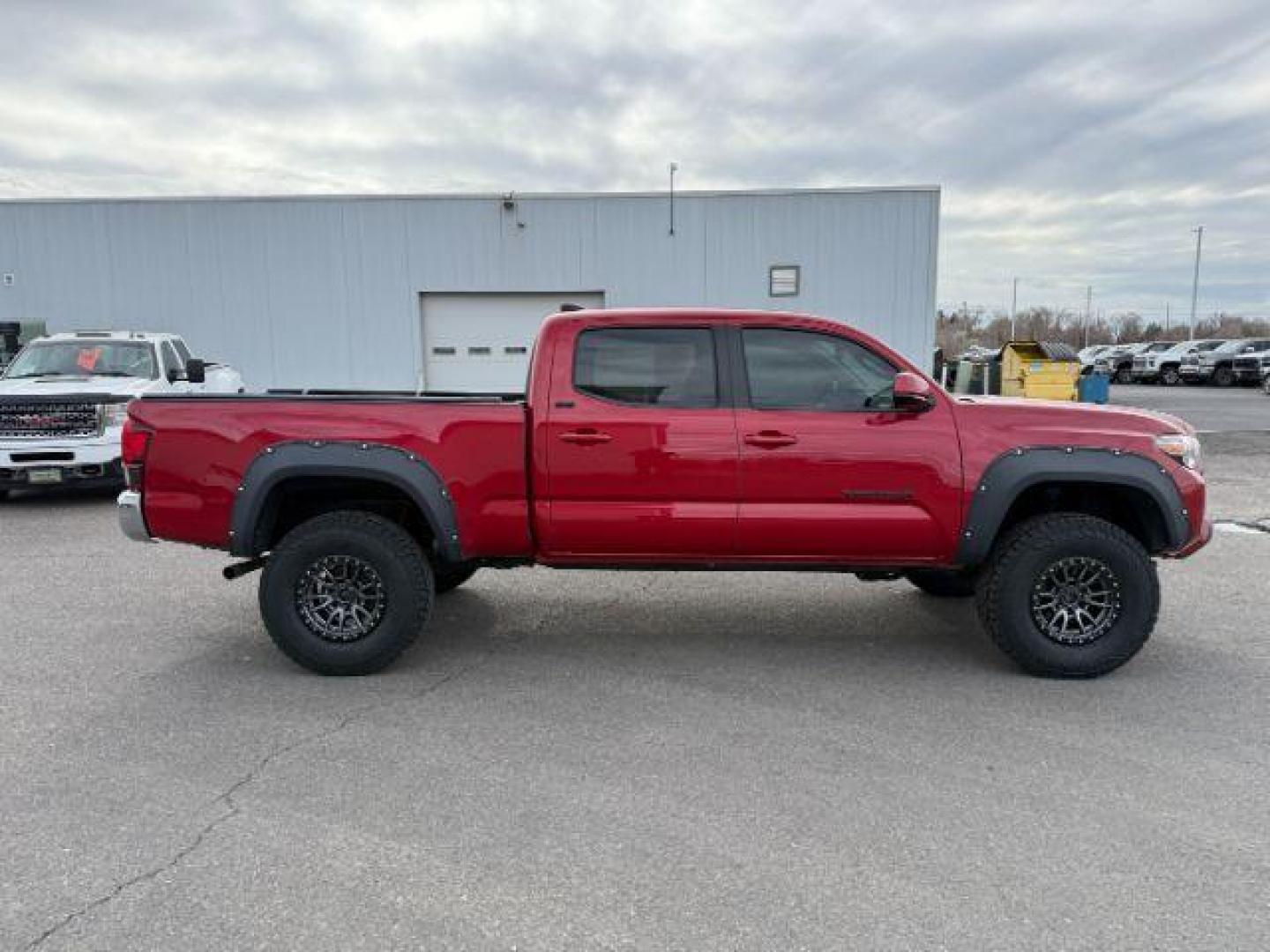 2020 Barcelona Red Metallic /Cement Toyota Tacoma SR5 V6 (3TMDZ5BN1LM) with an 3.5L V-6 port/direct injection engine, AUTOMATIC transmission, located at 1235 N Woodruff Ave., Idaho Falls, 83401, (208) 523-1053, 43.507172, -112.000488 - At Timberline Auto, finding a great deal on your next vehicle is always easy! Our experienced sales staff's goal is to help find you the right vehicle at the right price! Our knowledgeable finance department has options for almost any credit score. We offer extended service contract options to prote - Photo#29