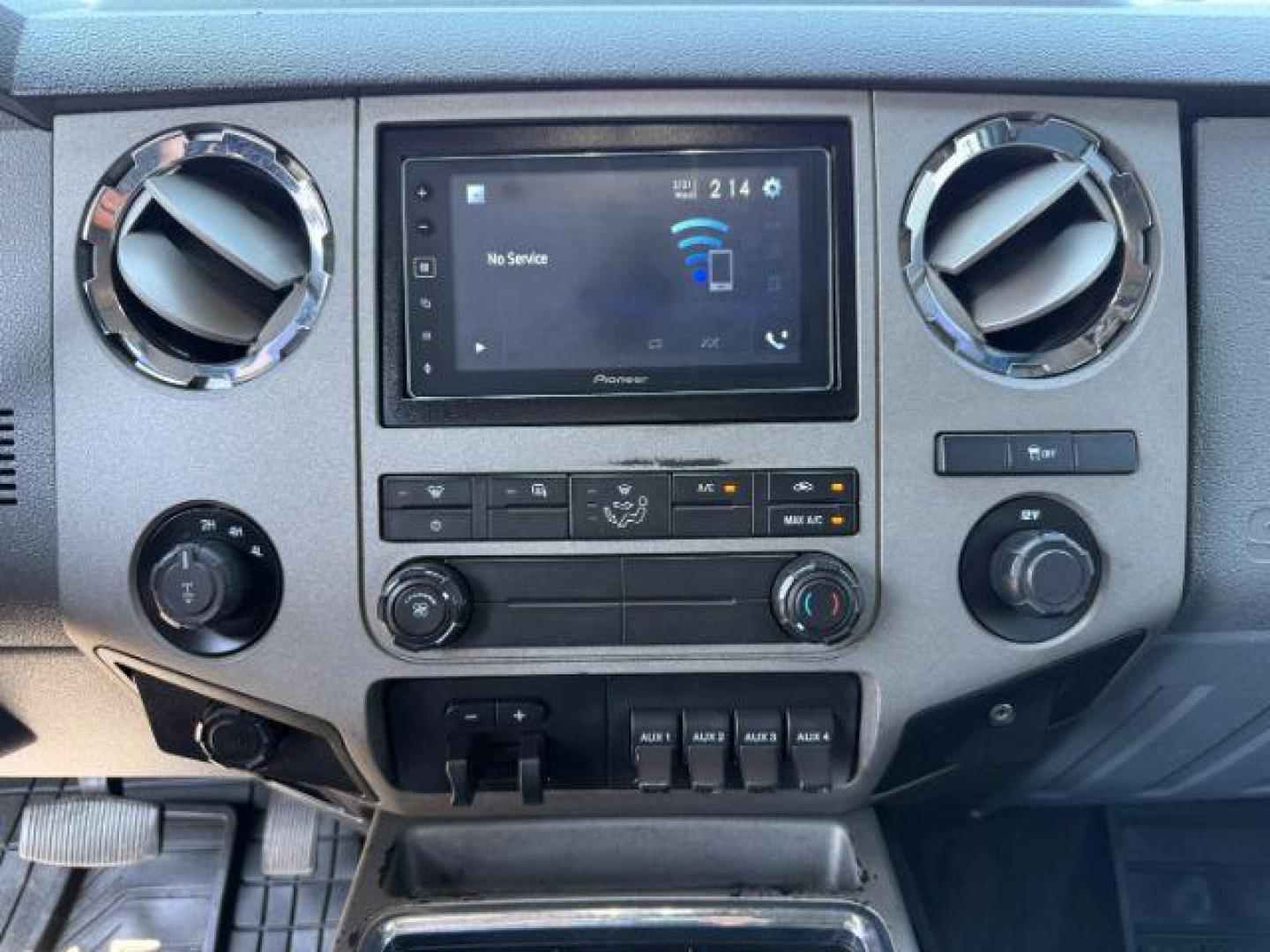 2012 Oxford White /Steel Ford F-250 XLT (1FT7W2BT7CE) with an Powerstroke 6.7L V-8 diesel direct injection engine, AUTOMATIC transmission, located at 1235 N Woodruff Ave., Idaho Falls, 83401, (208) 523-1053, 43.507172, -112.000488 - At Timberline Auto, finding a great deal on your next vehicle is always easy! Our experienced sales staff's goal is to help find you the right vehicle at the right price! Our knowledgeable finance department has options for almost any credit score. We offer extended service contract options to prote - Photo#11