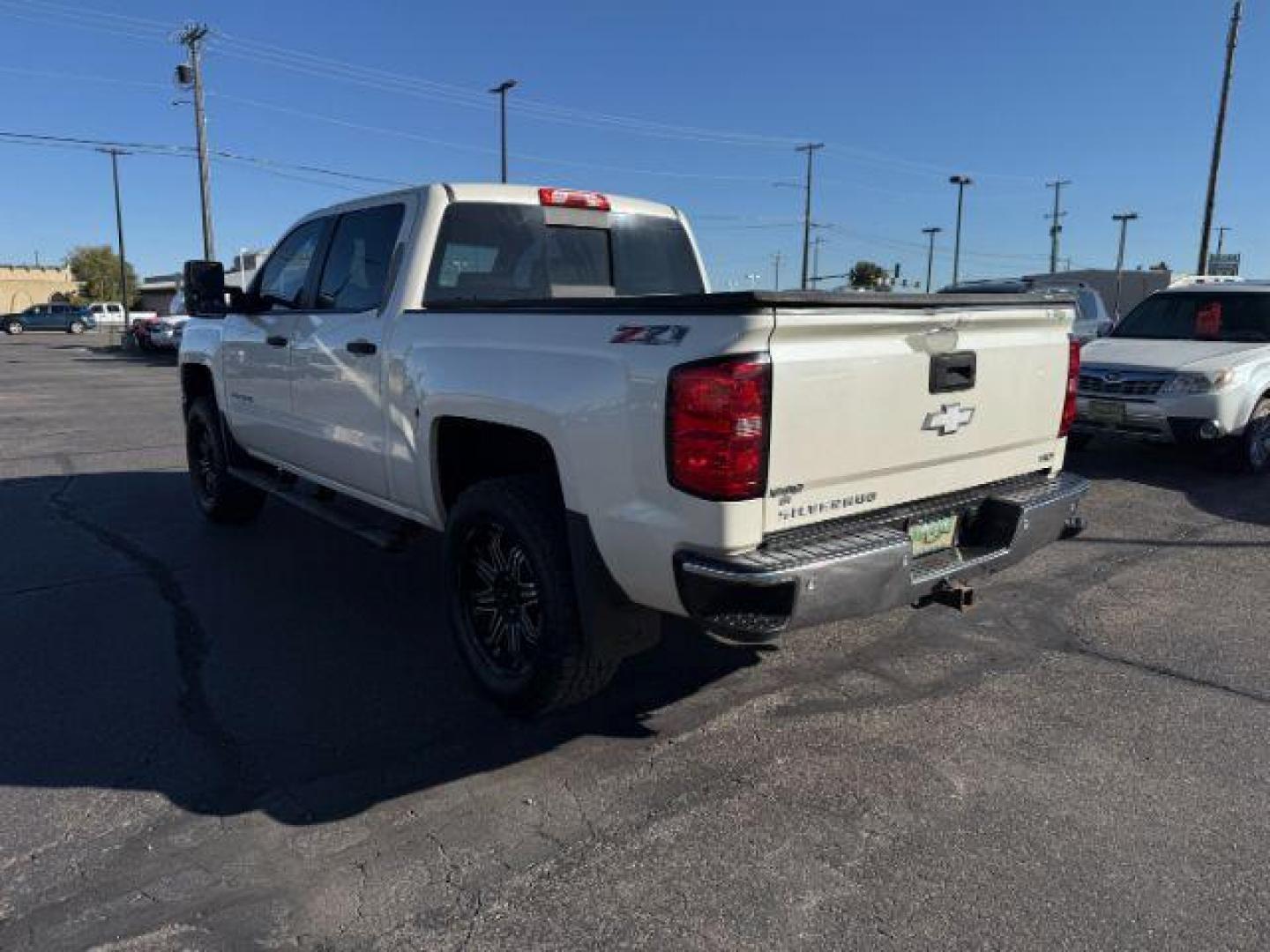 2014 WHITE /Jet Black Chevrolet Silverado 1500 (3GCUKREC8EG) with an EcoTec3 53L V-8 gasoline direct injection engine, Automatic transmission, located at 1175 N Woodruff Ave, Idaho Falls, ID, 83401, 43.506901, -111.999657 - At Timberline Auto, finding a great deal on your next vehicle is always easy! Our experienced sales staff's goal is to help find you the right vehicle at the right price! Our knowledgeable finance department has options for almost any credit score. We offer extended service contract options to prote - Photo#25