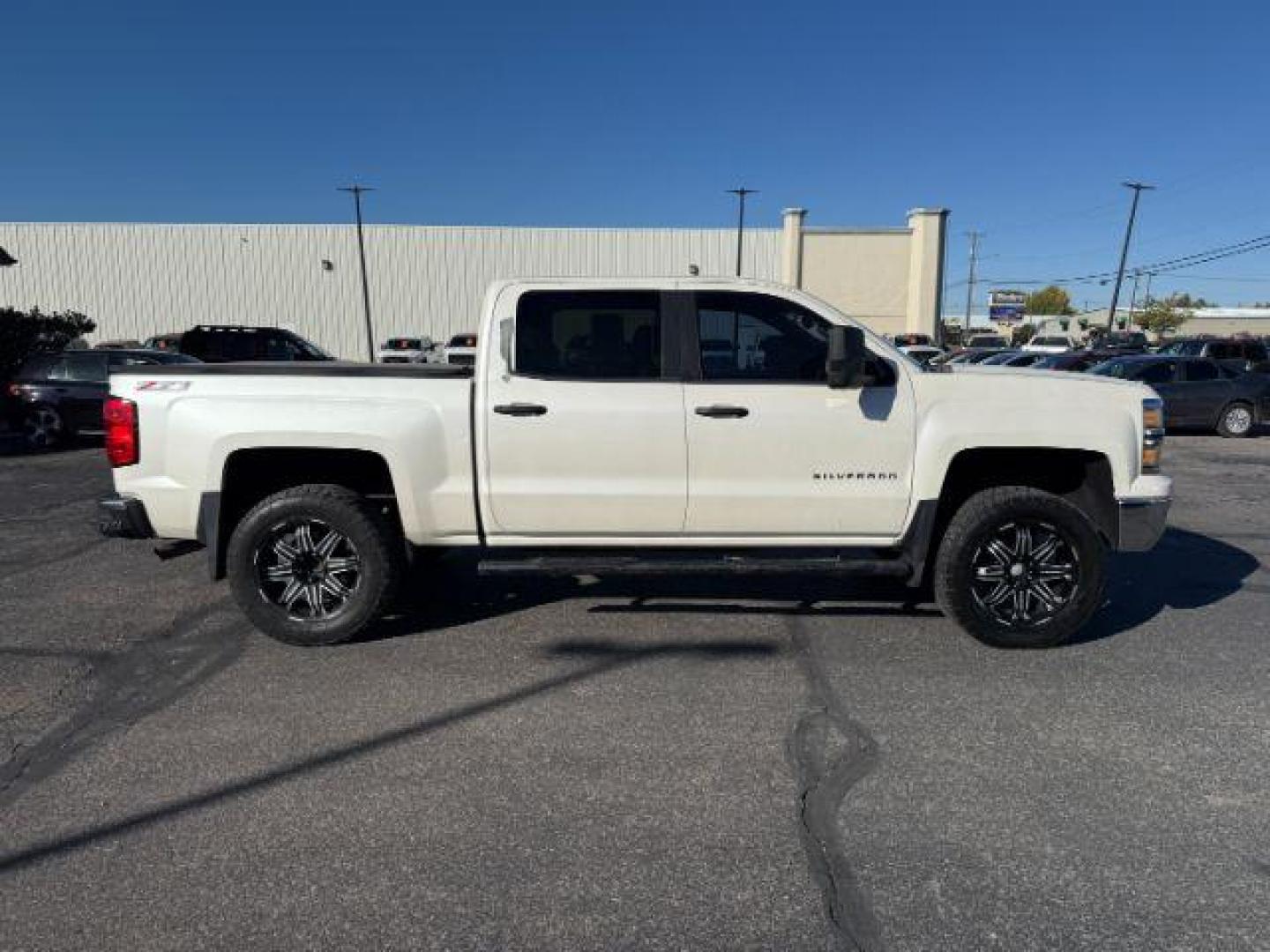 2014 WHITE /Jet Black Chevrolet Silverado 1500 (3GCUKREC8EG) with an EcoTec3 53L V-8 gasoline direct injection engine, Automatic transmission, located at 1175 N Woodruff Ave, Idaho Falls, ID, 83401, 43.506901, -111.999657 - At Timberline Auto, finding a great deal on your next vehicle is always easy! Our experienced sales staff's goal is to help find you the right vehicle at the right price! Our knowledgeable finance department has options for almost any credit score. We offer extended service contract options to prote - Photo#29