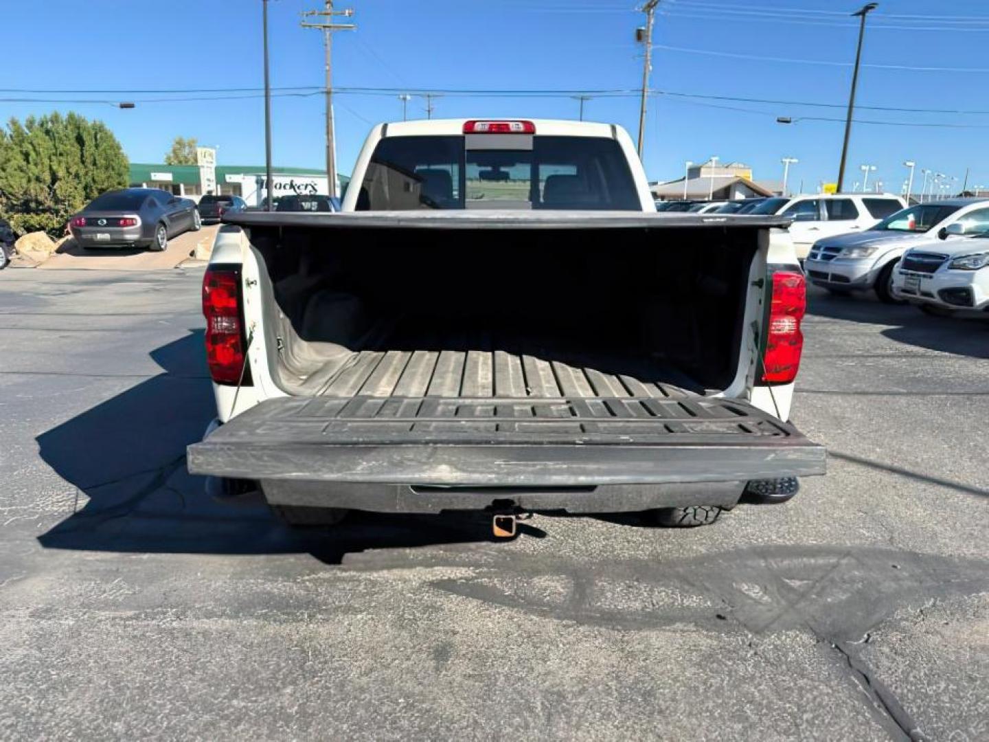 2014 WHITE /Jet Black Chevrolet Silverado 1500 (3GCUKREC8EG) with an EcoTec3 53L V-8 gasoline direct injection engine, Automatic transmission, located at 1175 N Woodruff Ave, Idaho Falls, ID, 83401, 43.506901, -111.999657 - At Timberline Auto, finding a great deal on your next vehicle is always easy! Our experienced sales staff's goal is to help find you the right vehicle at the right price! Our knowledgeable finance department has options for almost any credit score. We offer extended service contract options to prote - Photo#4