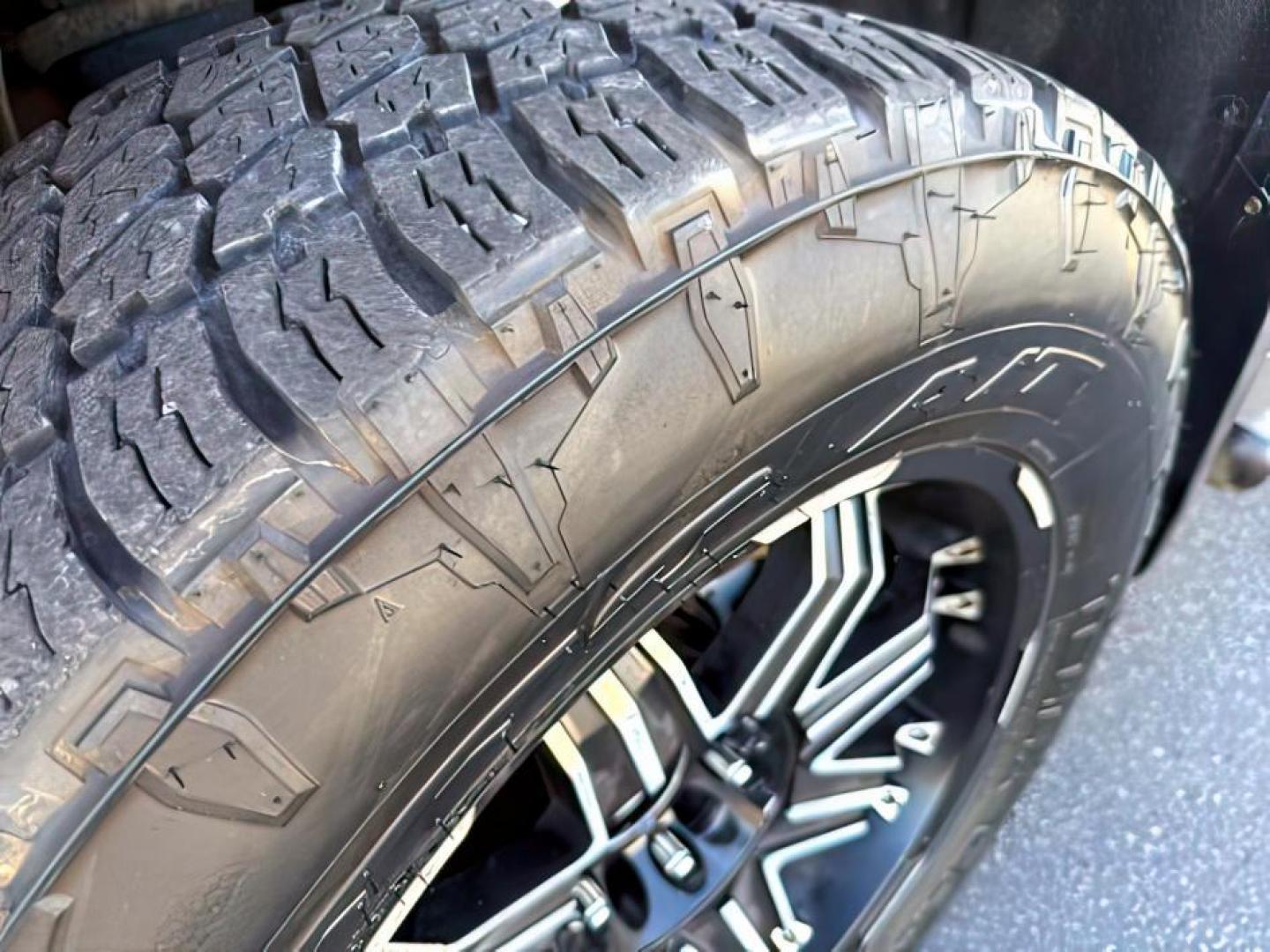 2014 WHITE /Jet Black Chevrolet Silverado 1500 (3GCUKREC8EG) with an EcoTec3 53L V-8 gasoline direct injection engine, Automatic transmission, located at 1175 N Woodruff Ave, Idaho Falls, ID, 83401, 43.506901, -111.999657 - At Timberline Auto, finding a great deal on your next vehicle is always easy! Our experienced sales staff's goal is to help find you the right vehicle at the right price! Our knowledgeable finance department has options for almost any credit score. We offer extended service contract options to prote - Photo#9