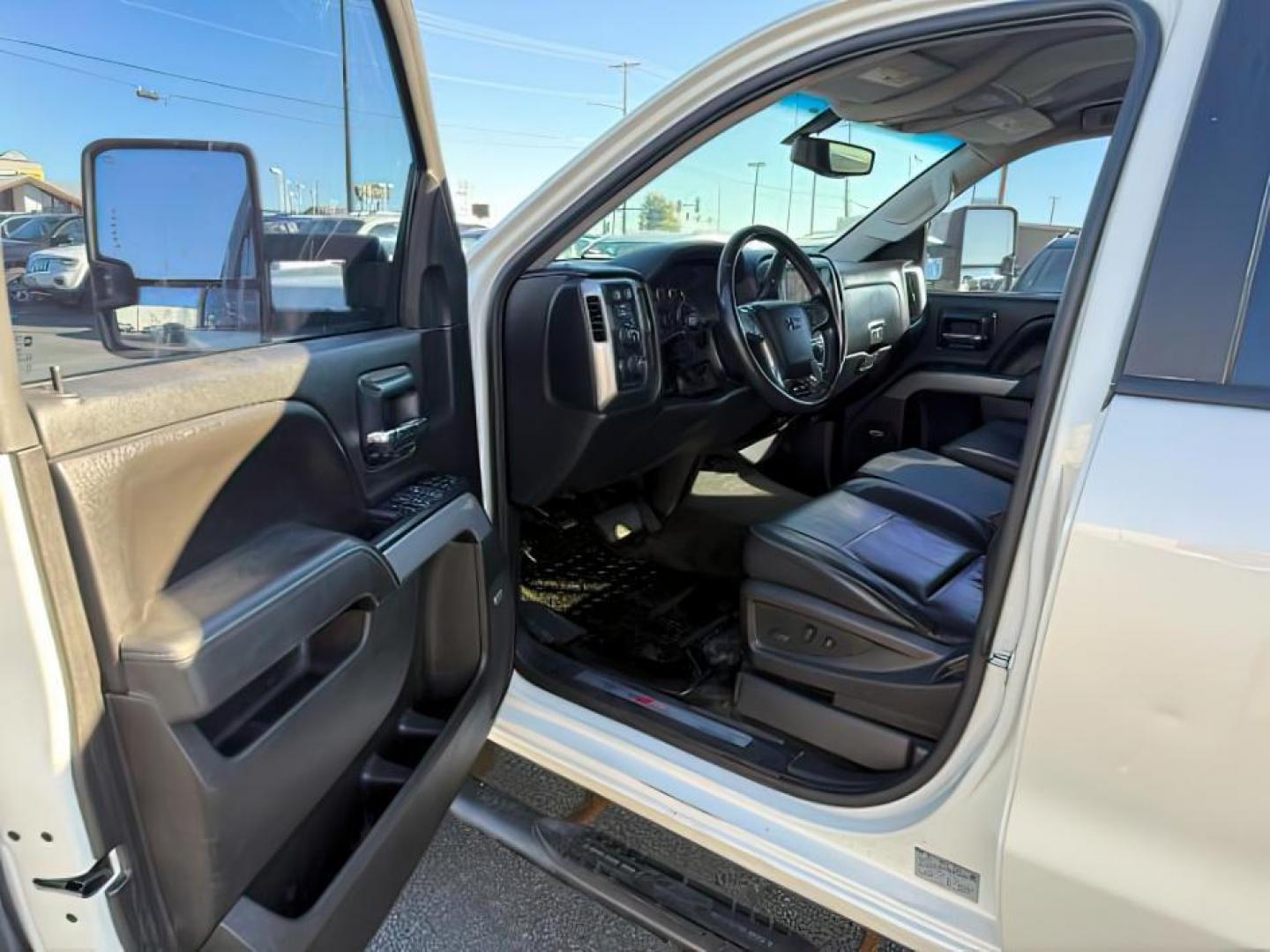 2014 WHITE /Jet Black Chevrolet Silverado 1500 (3GCUKREC8EG) with an EcoTec3 53L V-8 gasoline direct injection engine, Automatic transmission, located at 1175 N Woodruff Ave, Idaho Falls, ID, 83401, 43.506901, -111.999657 - At Timberline Auto, finding a great deal on your next vehicle is always easy! Our experienced sales staff's goal is to help find you the right vehicle at the right price! Our knowledgeable finance department has options for almost any credit score. We offer extended service contract options to prote - Photo#10