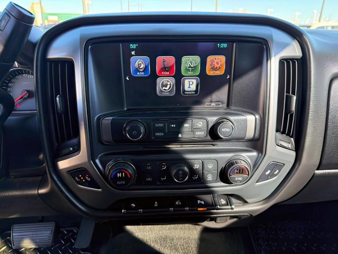 2014 WHITE /Jet Black Chevrolet Silverado 1500 (3GCUKREC8EG) with an EcoTec3 53L V-8 gasoline direct injection engine, Automatic transmission, located at 1175 N Woodruff Ave, Idaho Falls, ID, 83401, 43.506901, -111.999657 - At Timberline Auto, finding a great deal on your next vehicle is always easy! Our experienced sales staff's goal is to help find you the right vehicle at the right price! Our knowledgeable finance department has options for almost any credit score. We offer extended service contract options to prote - Photo#14