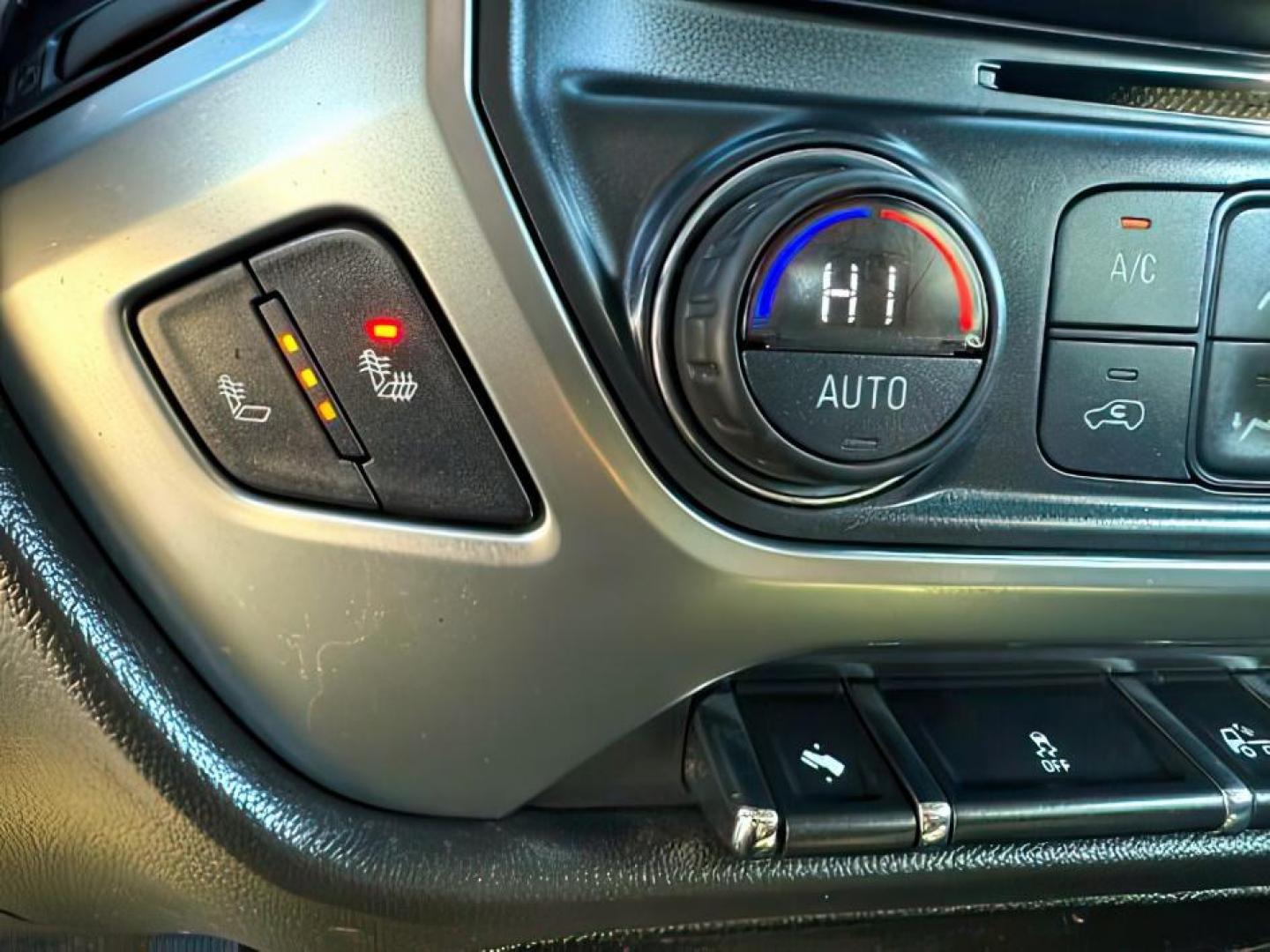 2014 WHITE /Jet Black Chevrolet Silverado 1500 (3GCUKREC8EG) with an EcoTec3 53L V-8 gasoline direct injection engine, Automatic transmission, located at 1175 N Woodruff Ave, Idaho Falls, ID, 83401, 43.506901, -111.999657 - At Timberline Auto, finding a great deal on your next vehicle is always easy! Our experienced sales staff's goal is to help find you the right vehicle at the right price! Our knowledgeable finance department has options for almost any credit score. We offer extended service contract options to prote - Photo#16