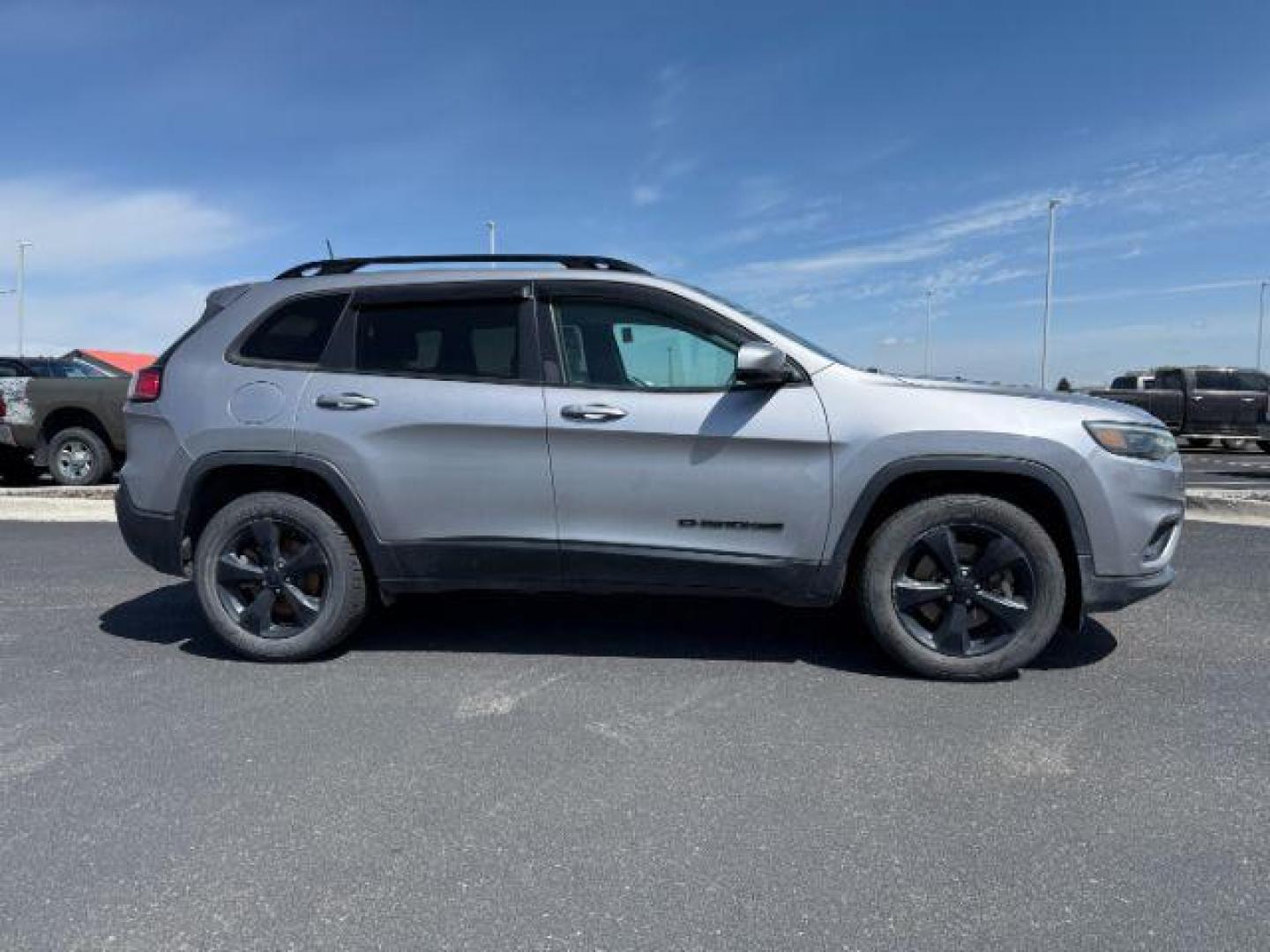 2019 GRAY /Black Jeep Cherokee Altitude 4x4 (1C4PJMLX3KD) with an Pentastar 3.2L V-6 DOHC engine, AUTOMATIC transmission, located at 1235 N Woodruff Ave., Idaho Falls, 83401, (208) 523-1053, 43.507172, -112.000488 - At Timberline Auto, finding a great deal on your next vehicle is always easy! Our experienced sales staff's goal is to help find you the right vehicle at the right price! Our knowledgeable finance department has options for almost any credit score. We offer extended service contract options to prote - Photo#0