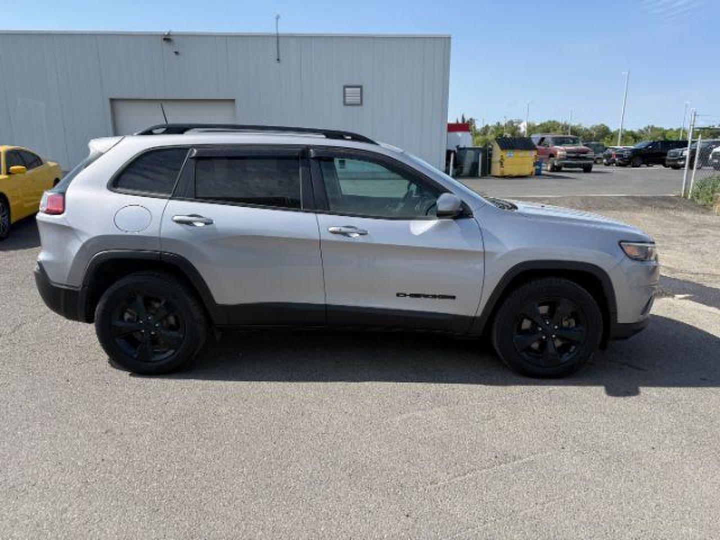 2019 GRAY /Black Jeep Cherokee (1C4PJMLX3KD) with an Pentastar 32L V-6 DOHC engine, Automatic transmission, located at 1175 N Woodruff Ave, Idaho Falls, ID, 83401, 43.506901, -111.999657 - At Timberline Auto, finding a great deal on your next vehicle is always easy! Our experienced sales staff's goal is to help find you the right vehicle at the right price! Our knowledgeable finance department has options for almost any credit score. We offer extended service contract options to prote - Photo#32