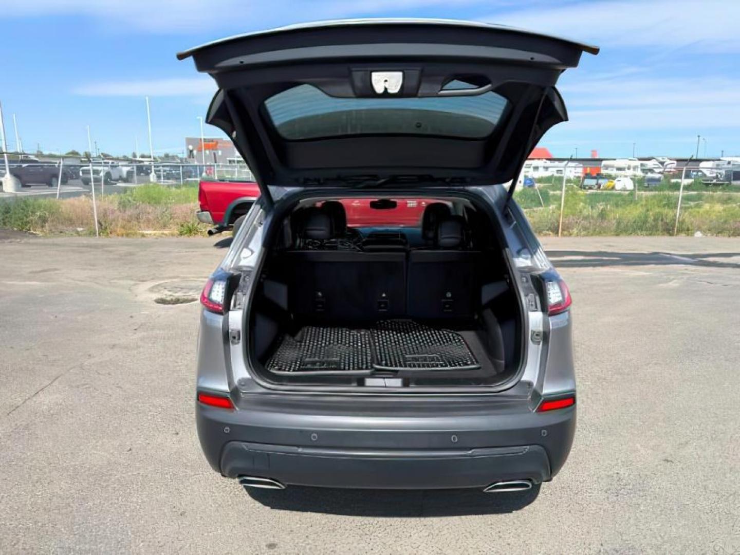2019 GRAY /Black Jeep Cherokee (1C4PJMLX3KD) with an Pentastar 32L V-6 DOHC engine, Automatic transmission, located at 1175 N Woodruff Ave, Idaho Falls, ID, 83401, 43.506901, -111.999657 - At Timberline Auto, finding a great deal on your next vehicle is always easy! Our experienced sales staff's goal is to help find you the right vehicle at the right price! Our knowledgeable finance department has options for almost any credit score. We offer extended service contract options to prote - Photo#5
