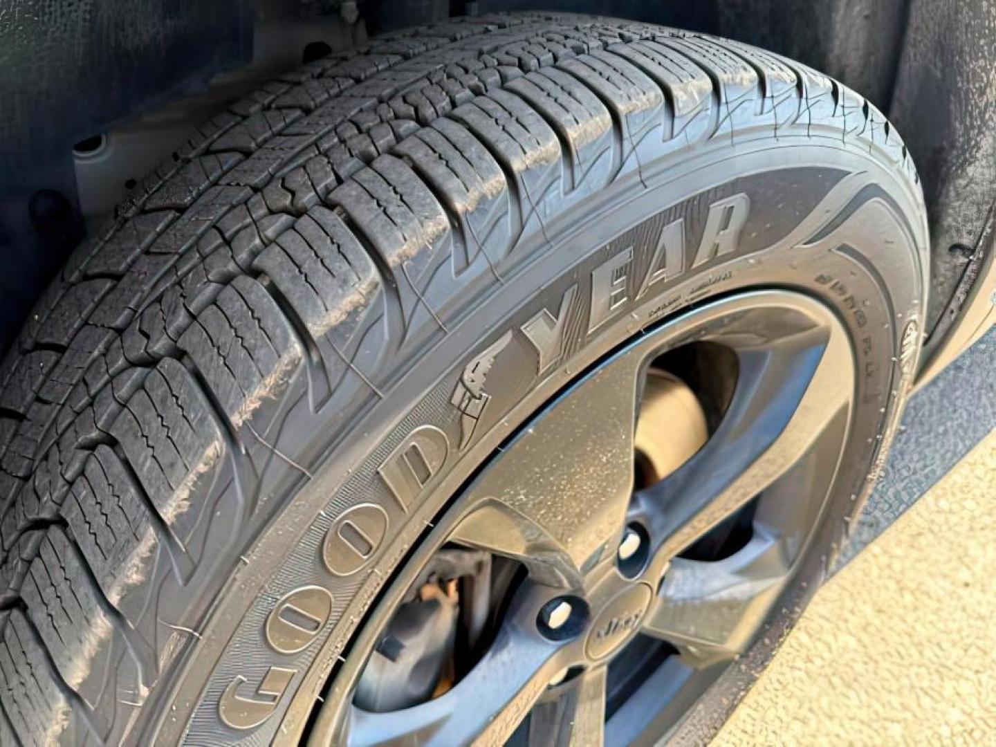 2019 GRAY /Black Jeep Cherokee (1C4PJMLX3KD) with an Pentastar 32L V-6 DOHC engine, Automatic transmission, located at 1175 N Woodruff Ave, Idaho Falls, ID, 83401, 43.506901, -111.999657 - At Timberline Auto, finding a great deal on your next vehicle is always easy! Our experienced sales staff's goal is to help find you the right vehicle at the right price! Our knowledgeable finance department has options for almost any credit score. We offer extended service contract options to prote - Photo#11