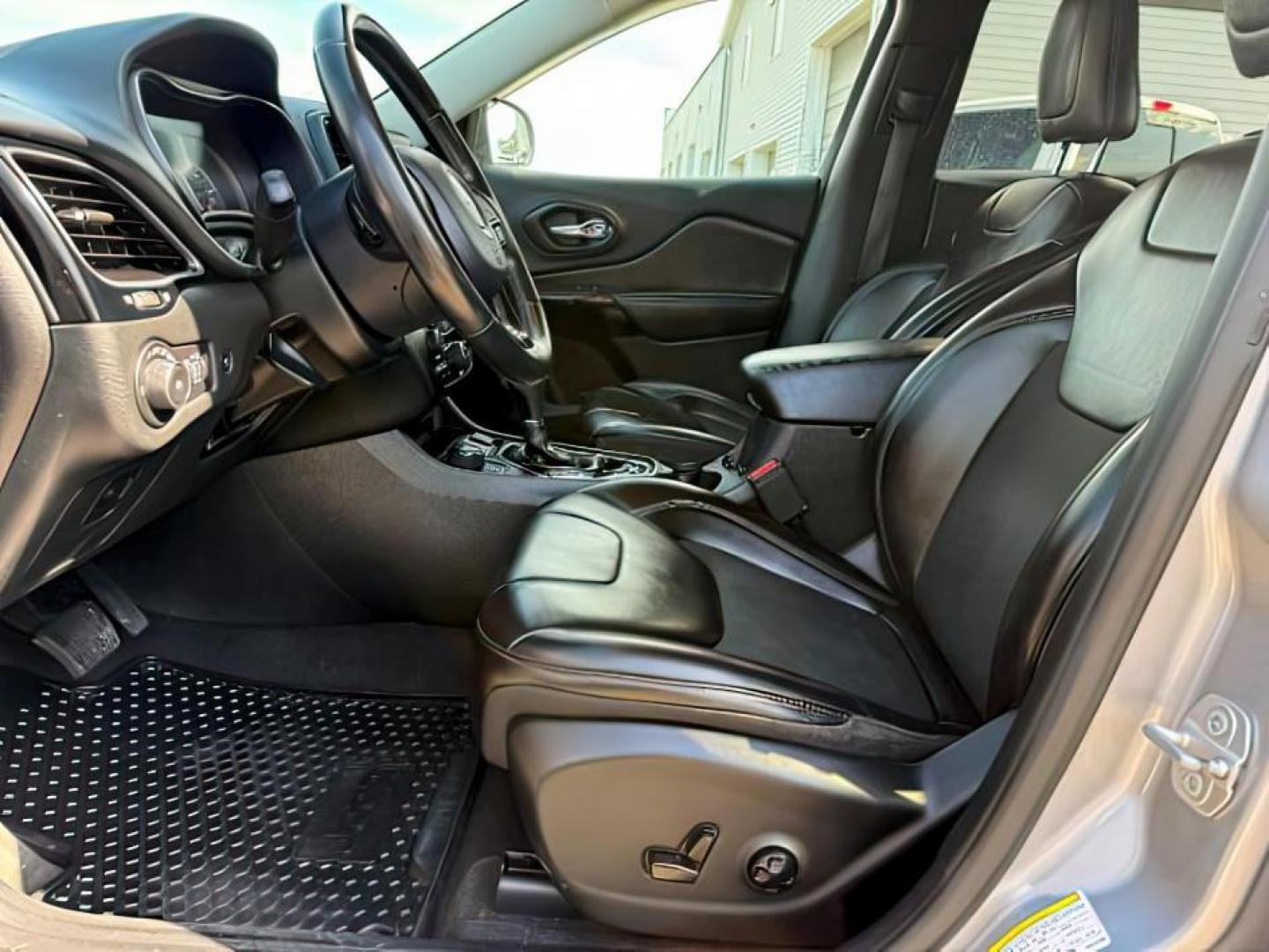 2019 GRAY /Black Jeep Cherokee (1C4PJMLX3KD) with an Pentastar 32L V-6 DOHC engine, Automatic transmission, located at 1175 N Woodruff Ave, Idaho Falls, ID, 83401, 43.506901, -111.999657 - At Timberline Auto, finding a great deal on your next vehicle is always easy! Our experienced sales staff's goal is to help find you the right vehicle at the right price! Our knowledgeable finance department has options for almost any credit score. We offer extended service contract options to prote - Photo#12