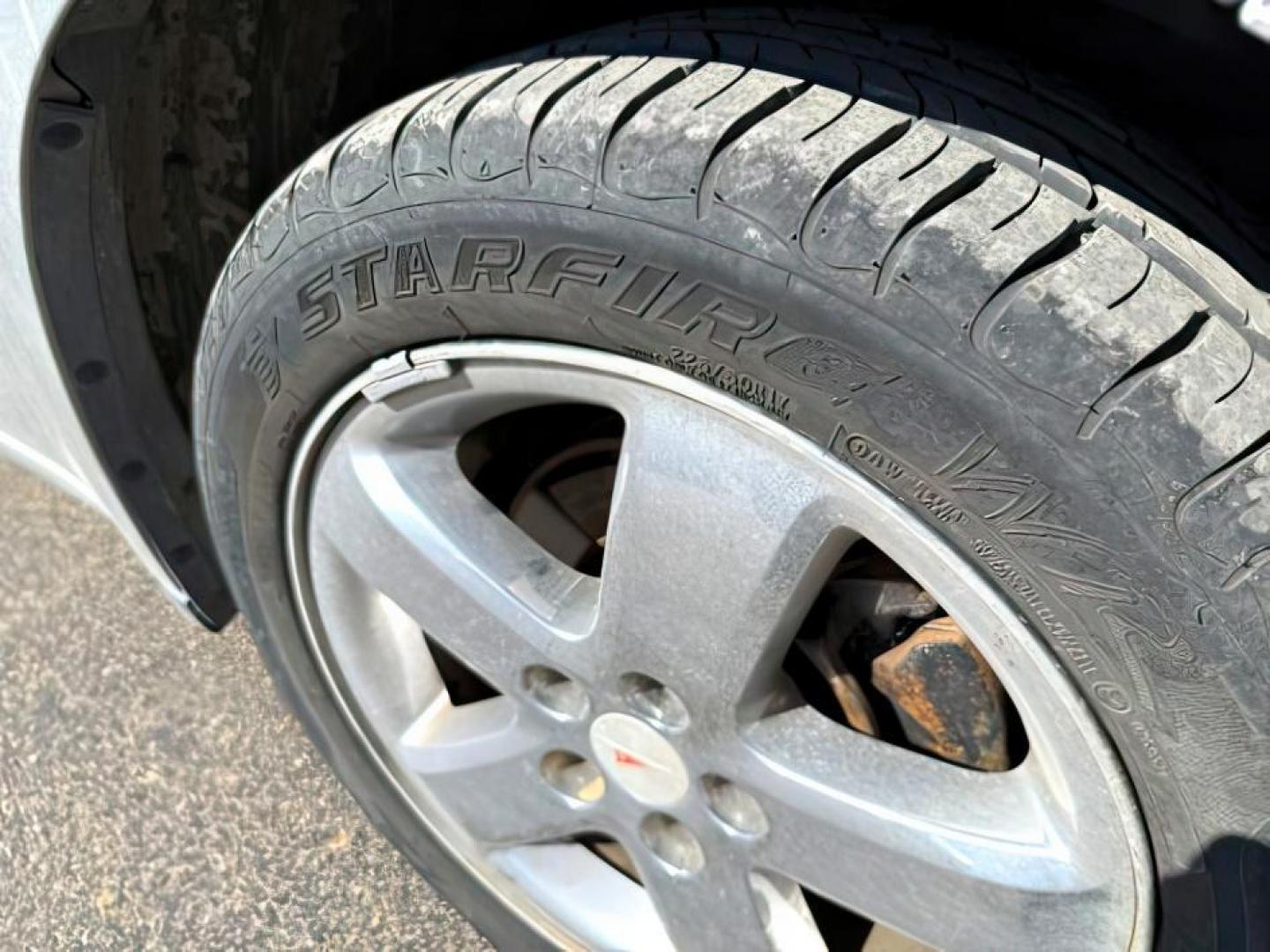 2005 GRAY /Ebony Pontiac G6 (1G2ZH528454) with an 35L V-6 regular unleaded engine, Automatic transmission, located at 1175 N Woodruff Ave, Idaho Falls, ID, 83401, 43.506901, -111.999657 - At Timberline Auto, finding a great deal on your next vehicle is always easy! Our experienced sales staff's goal is to help find you the right vehicle at the right price! Our knowledgeable finance department has options for almost any credit score. We offer extended service contract options to prote - Photo#8