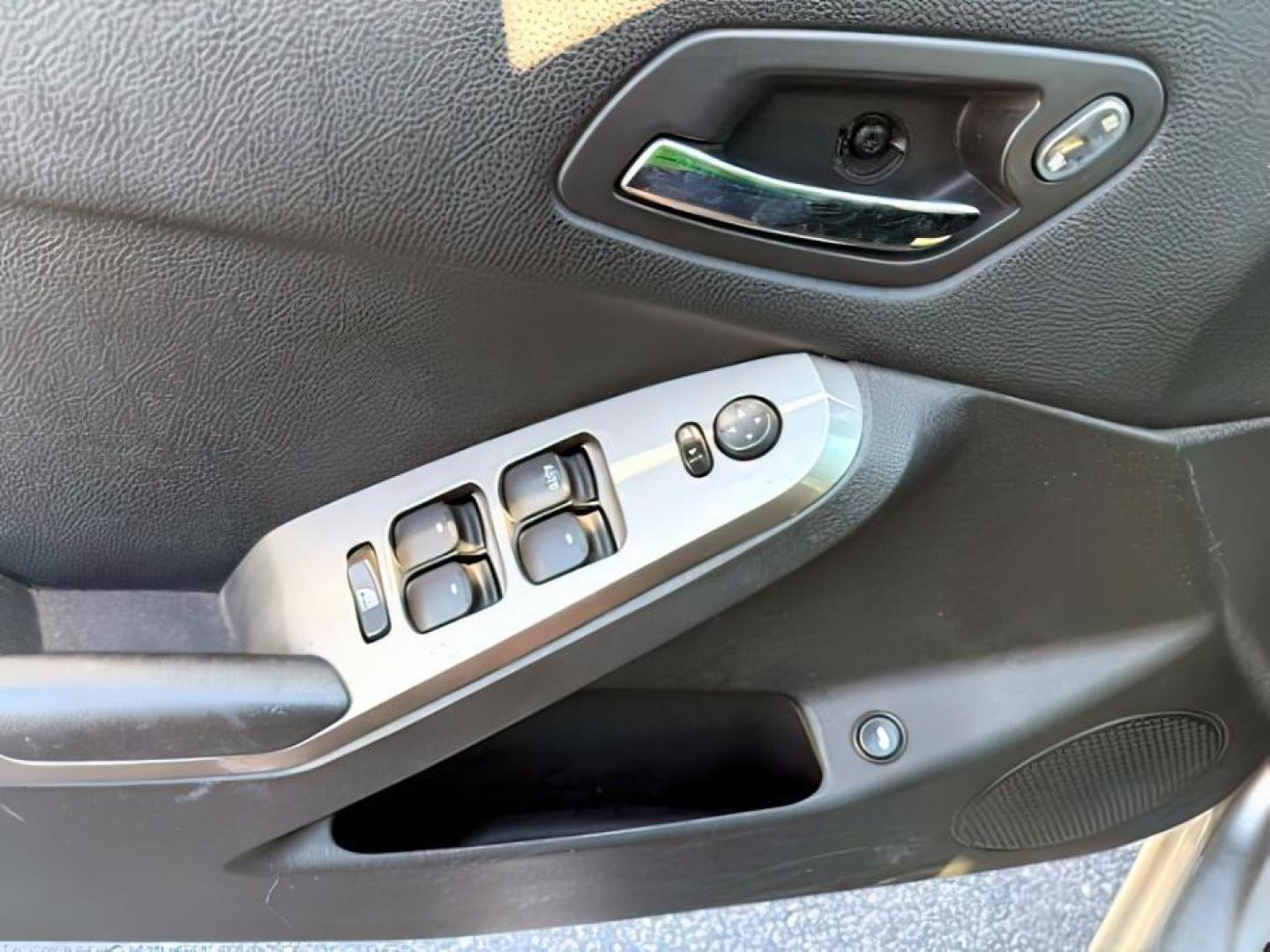2005 GRAY /Ebony Pontiac G6 (1G2ZH528454) with an 35L V-6 regular unleaded engine, Automatic transmission, located at 1175 N Woodruff Ave, Idaho Falls, ID, 83401, 43.506901, -111.999657 - At Timberline Auto, finding a great deal on your next vehicle is always easy! Our experienced sales staff's goal is to help find you the right vehicle at the right price! Our knowledgeable finance department has options for almost any credit score. We offer extended service contract options to prote - Photo#16