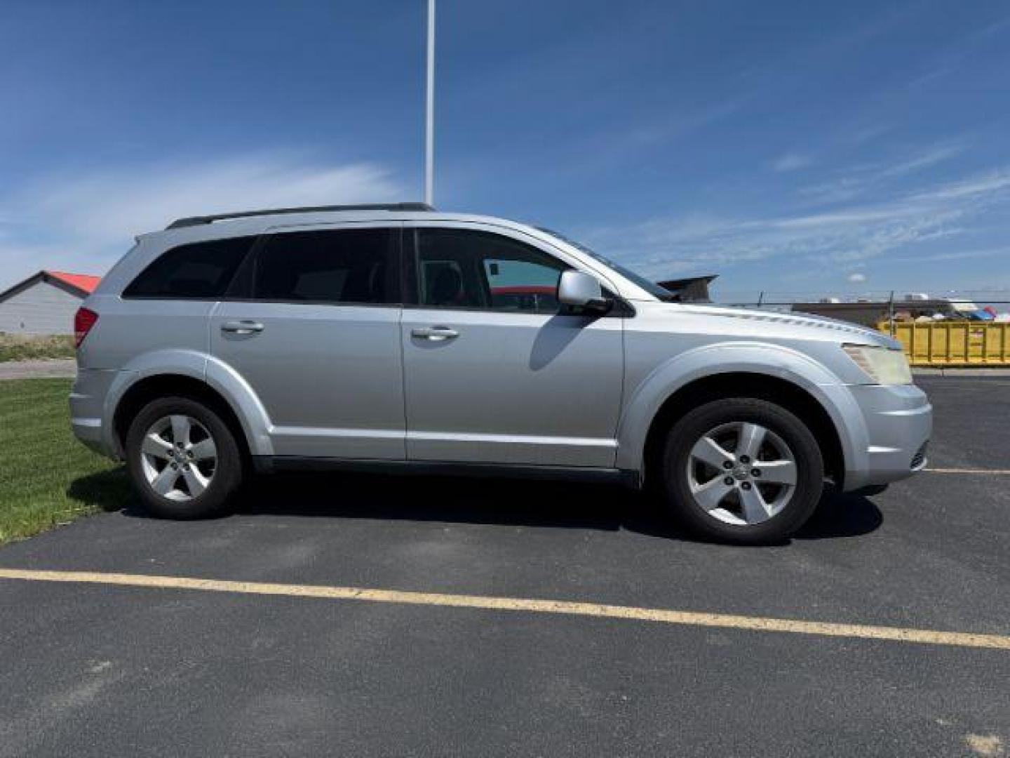 2009 SILVER /Dark Slate Gray/Light Graystone Dodge Journey SXT (3D4GG57V89T) with an 3.5L V-6 regular unleaded engine, AUTOMATIC transmission, located at 1235 N Woodruff Ave., Idaho Falls, 83401, (208) 523-1053, 43.507172, -112.000488 - At Timberline Auto, finding a great deal on your next vehicle is always easy! Our experienced sales staff's goal is to help find you the right vehicle at the right price! Our knowledgeable finance department has options for almost any credit score. We offer extended service contract options to prote - Photo#0