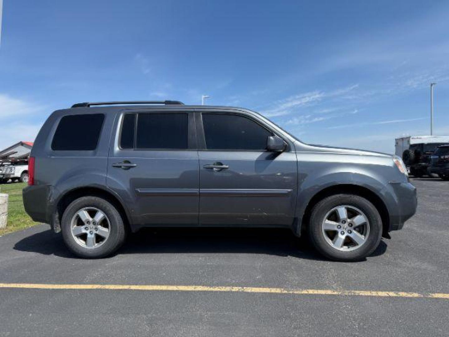 2010 GRAY /Gray Honda Pilot EX-L (5FNYF4H57AB) with an 3.5L V-6 i-VTEC VCM variable valve control engine, AUTOMATIC transmission, located at 1235 N Woodruff Ave., Idaho Falls, 83401, (208) 523-1053, 43.507172, -112.000488 - At Timberline Auto, finding a great deal on your next vehicle is always easy! Our experienced sales staff's goal is to help find you the right vehicle at the right price! Our knowledgeable finance department has options for almost any credit score. We offer extended service contract options to prote - Photo#0