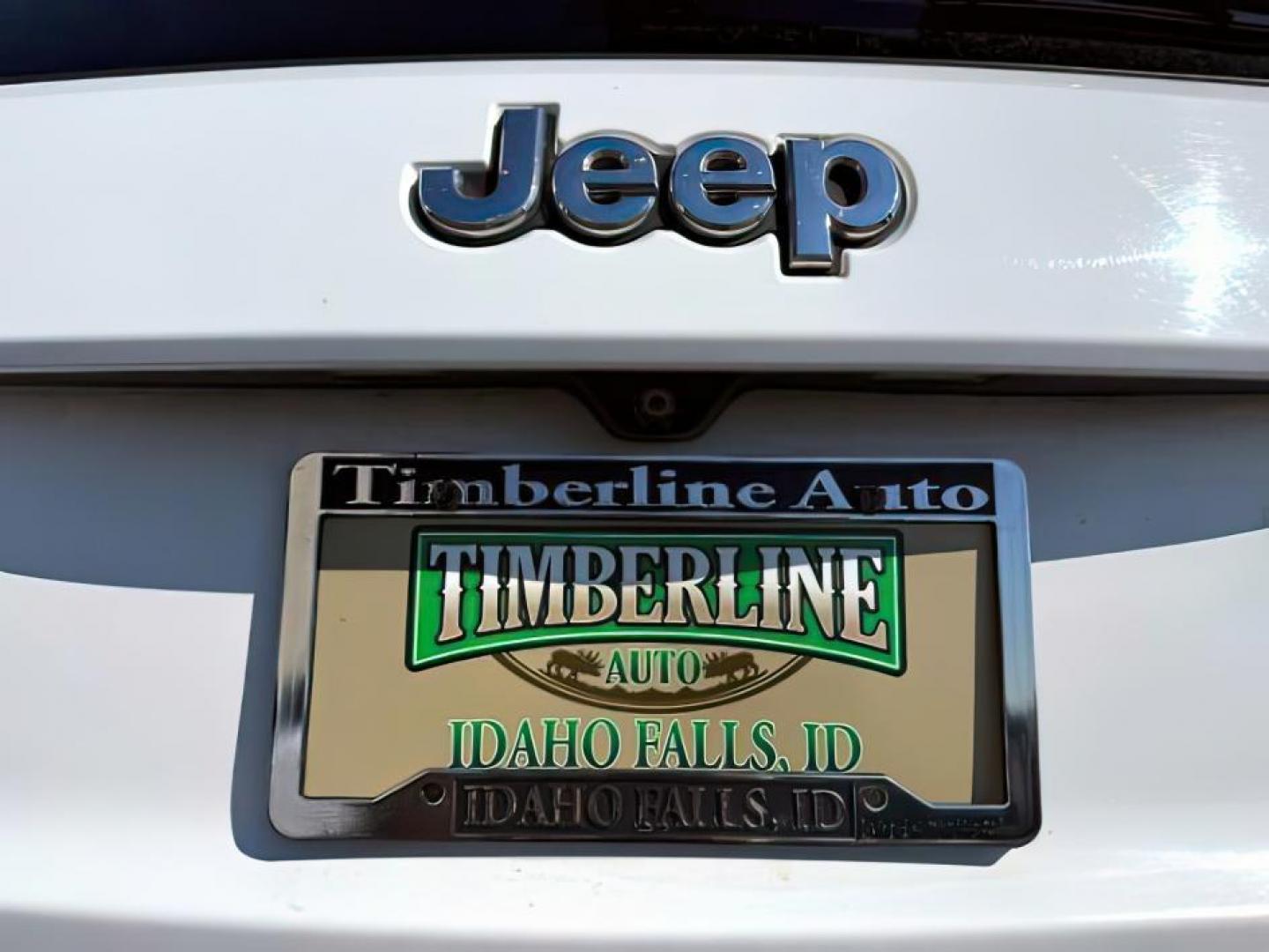 2014 Bright White Clearcoat /Black Jeep Grand Cherokee (1C4RJFBG2EC) with an 36L V-6 DOHC engine, Automatic transmission, located at 1175 N Woodruff Ave, Idaho Falls, ID, 83401, 43.506901, -111.999657 - Photo#4