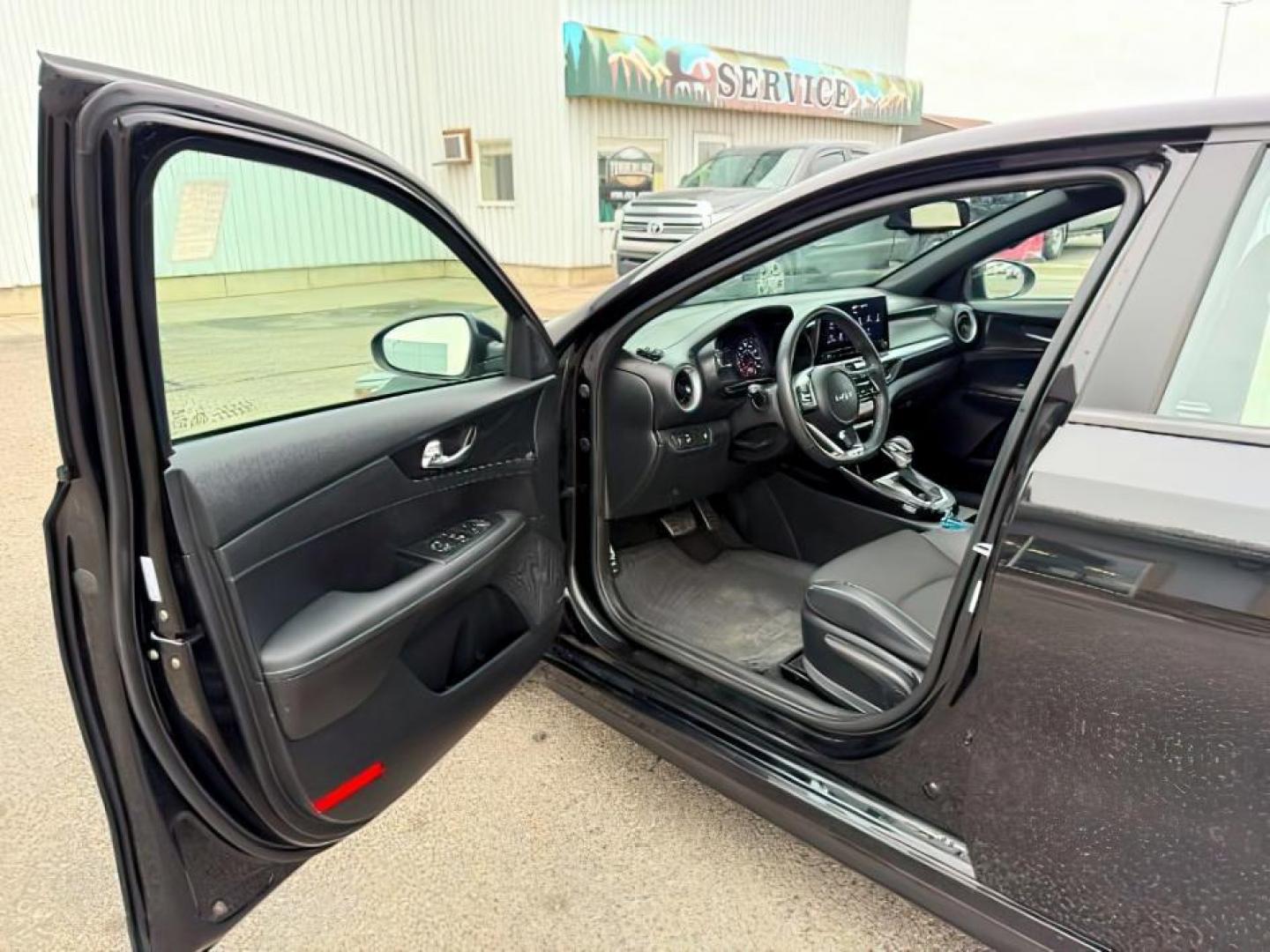 2024 BLACK /Black KIA Forte (3KPF54AD1RE) with an 2L I-4 DOHC engine, Automatic transmission, located at 1175 N Woodruff Ave, Idaho Falls, ID, 83401, 43.506901, -111.999657 - At Timberline Auto, finding a great deal on your next vehicle is always easy! Our experienced sales staff's goal is to help find you the right vehicle at the right price! Our knowledgeable finance department has options for almost any credit score. We offer extended service contract options to prote - Photo#10