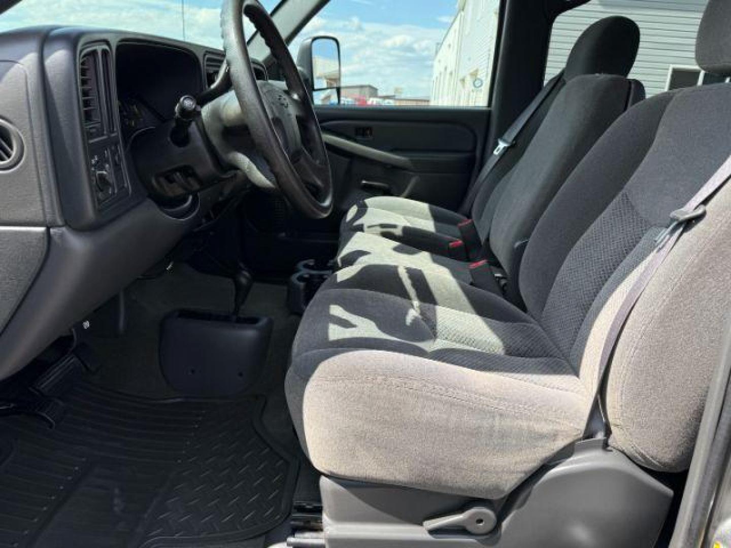 2006 GRAY /CLOTH Chevrolet Silverado 2500HD LS (1GCHK23DX6F) with an 6.6 engine, AUTOMATIC transmission, located at 1235 N Woodruff Ave., Idaho Falls, 83401, (208) 523-1053, 43.507172, -112.000488 - At Timberline Auto, finding a great deal on your next vehicle is always easy! Our experienced sales staff's goal is to help find you the right vehicle at the right price! Our knowledgeable finance department has options for almost any credit score. We offer extended service contract options to prote - Photo#30