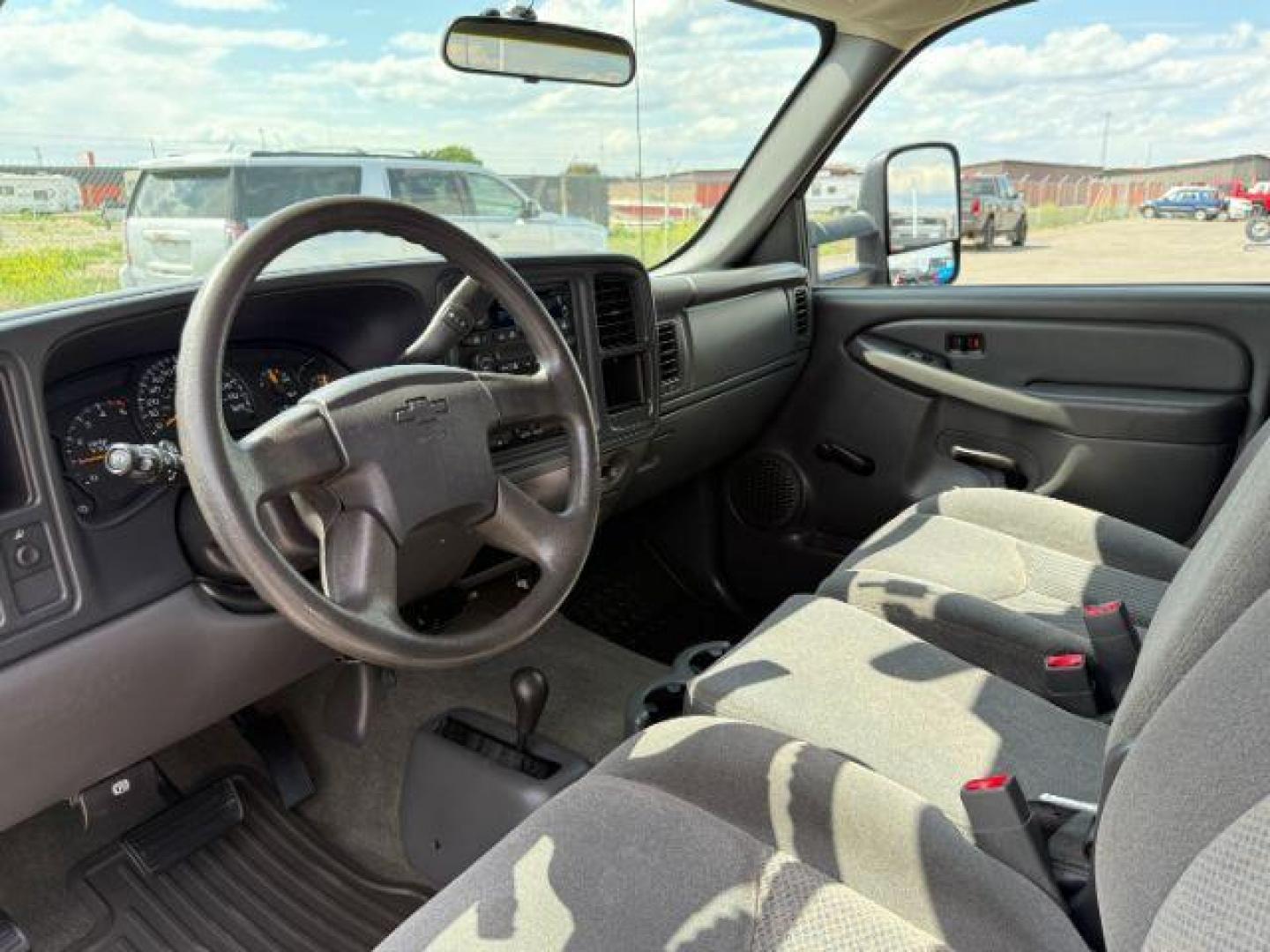 2006 GRAY /CLOTH Chevrolet Silverado 2500HD LS (1GCHK23DX6F) with an 6.6 engine, AUTOMATIC transmission, located at 1235 N Woodruff Ave., Idaho Falls, 83401, (208) 523-1053, 43.507172, -112.000488 - At Timberline Auto, finding a great deal on your next vehicle is always easy! Our experienced sales staff's goal is to help find you the right vehicle at the right price! Our knowledgeable finance department has options for almost any credit score. We offer extended service contract options to prote - Photo#31