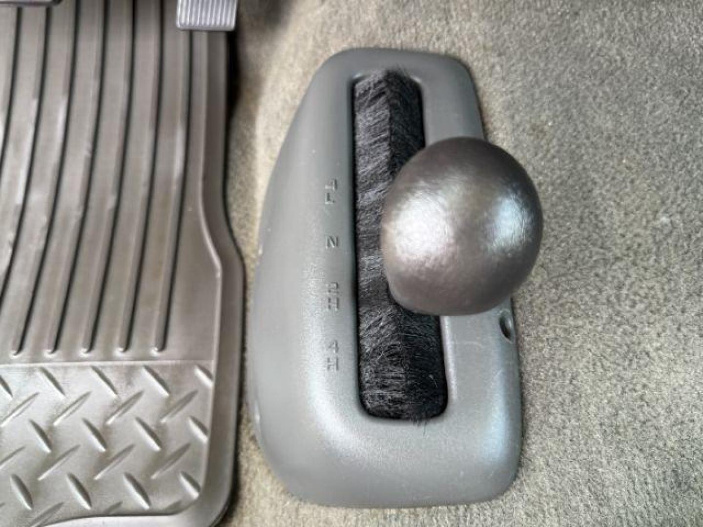 2006 GRAY /CLOTH Chevrolet Silverado 2500HD LS (1GCHK23DX6F) with an 6.6 engine, AUTOMATIC transmission, located at 1235 N Woodruff Ave., Idaho Falls, 83401, (208) 523-1053, 43.507172, -112.000488 - At Timberline Auto, finding a great deal on your next vehicle is always easy! Our experienced sales staff's goal is to help find you the right vehicle at the right price! Our knowledgeable finance department has options for almost any credit score. We offer extended service contract options to prote - Photo#34