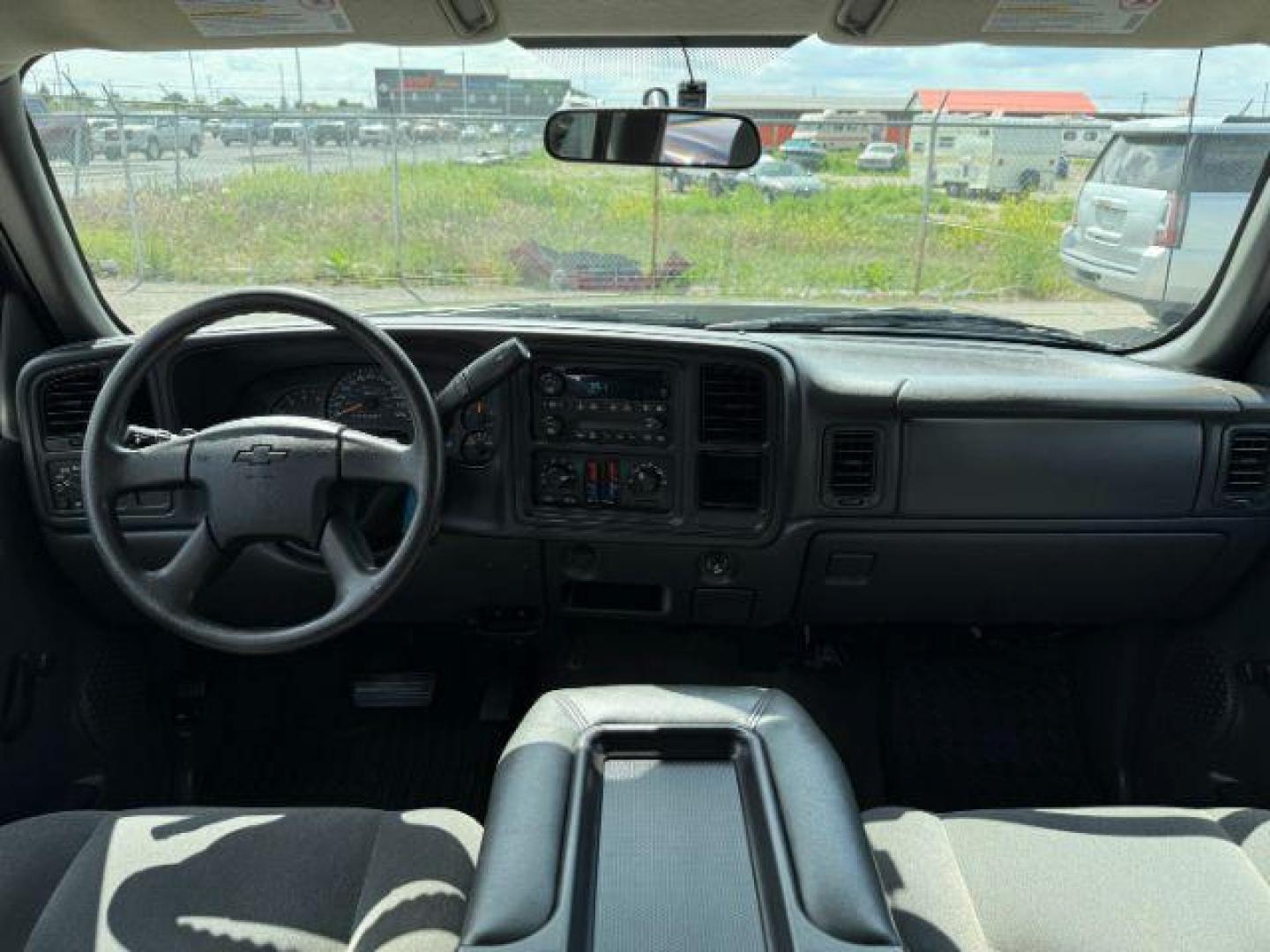 2006 GRAY /CLOTH Chevrolet Silverado 2500HD LS (1GCHK23DX6F) with an 6.6 engine, AUTOMATIC transmission, located at 1235 N Woodruff Ave., Idaho Falls, 83401, (208) 523-1053, 43.507172, -112.000488 - At Timberline Auto, finding a great deal on your next vehicle is always easy! Our experienced sales staff's goal is to help find you the right vehicle at the right price! Our knowledgeable finance department has options for almost any credit score. We offer extended service contract options to prote - Photo#37