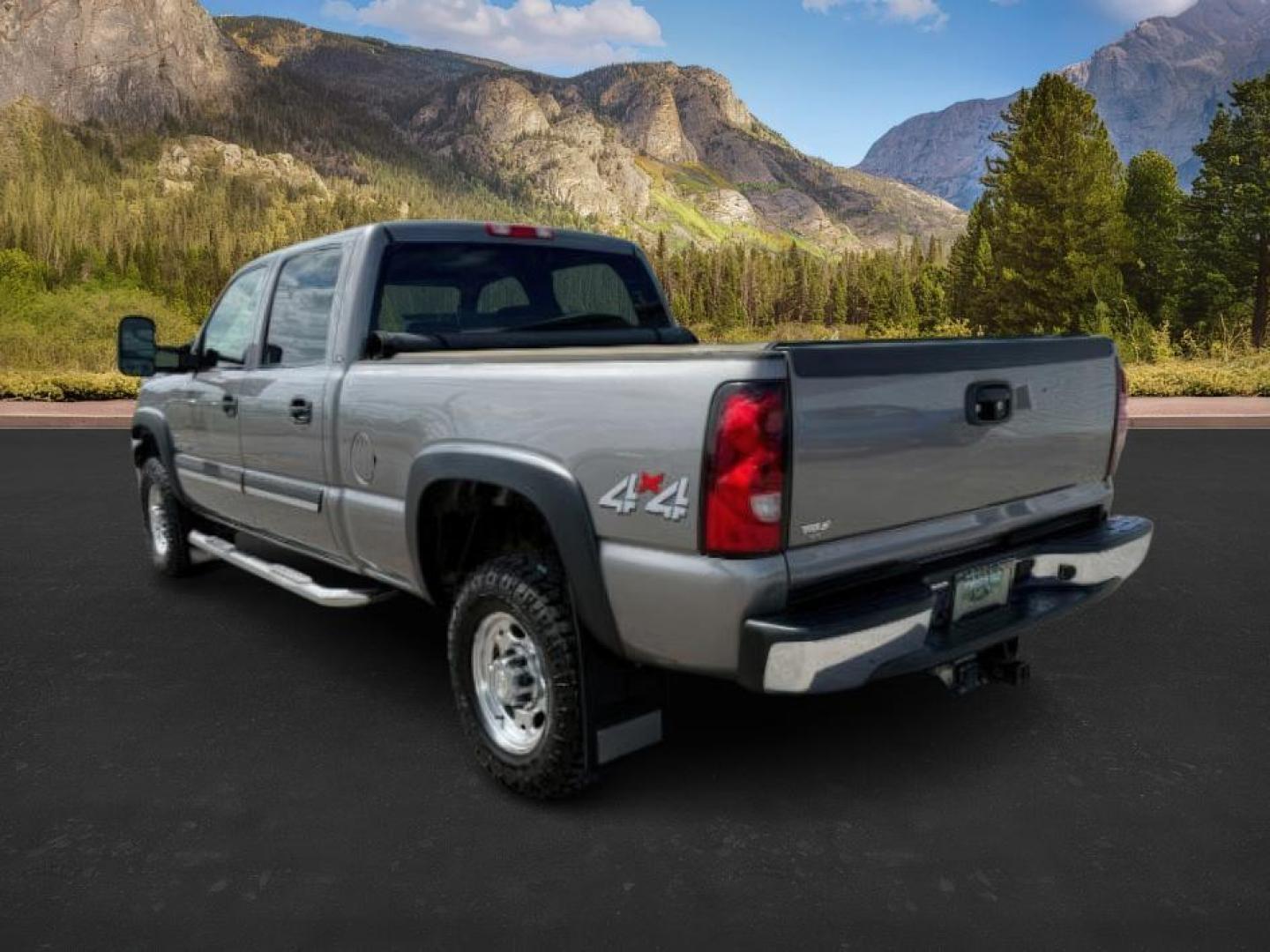 2006 GRAY /CLOTH Chevrolet Silverado 2500HD LS (1GCHK23DX6F) with an 6.6 engine, AUTOMATIC transmission, located at 1235 N Woodruff Ave., Idaho Falls, 83401, (208) 523-1053, 43.507172, -112.000488 - At Timberline Auto, finding a great deal on your next vehicle is always easy! Our experienced sales staff's goal is to help find you the right vehicle at the right price! Our knowledgeable finance department has options for almost any credit score. We offer extended service contract options to prote - Photo#2