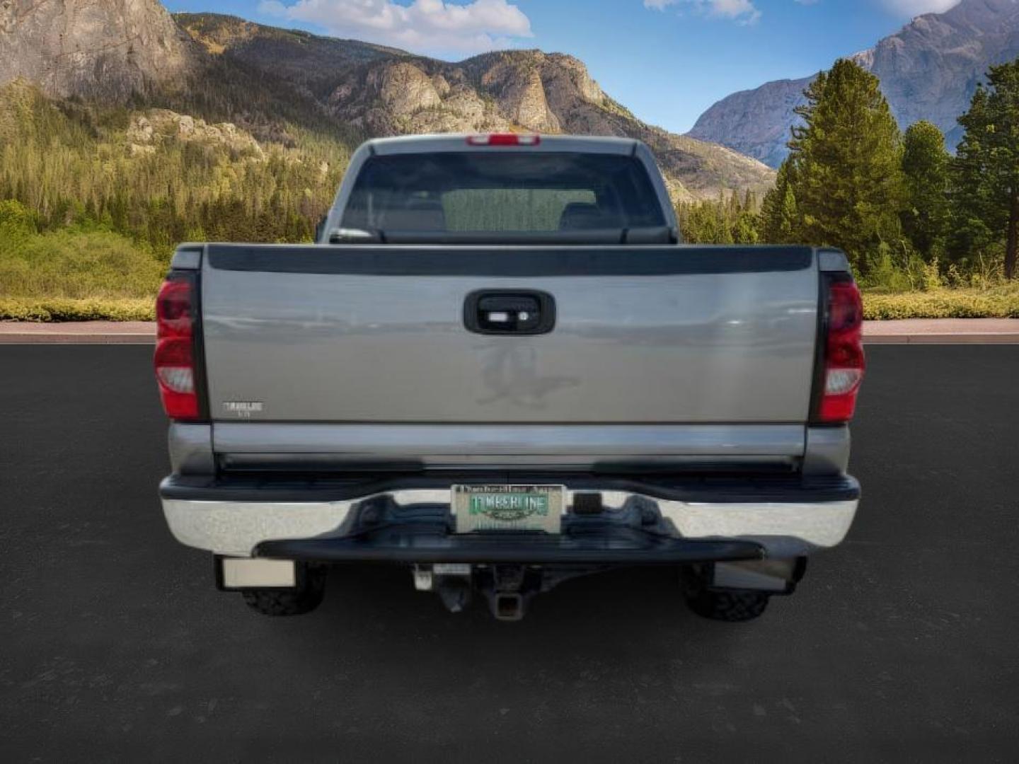 2006 GRAY /CLOTH Chevrolet Silverado 2500HD LS (1GCHK23DX6F) with an 6.6 engine, AUTOMATIC transmission, located at 1235 N Woodruff Ave., Idaho Falls, 83401, (208) 523-1053, 43.507172, -112.000488 - At Timberline Auto, finding a great deal on your next vehicle is always easy! Our experienced sales staff's goal is to help find you the right vehicle at the right price! Our knowledgeable finance department has options for almost any credit score. We offer extended service contract options to prote - Photo#3