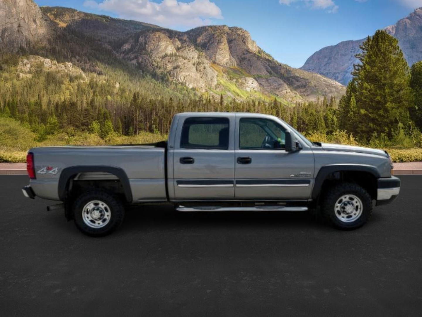 2006 GRAY /CLOTH Chevrolet Silverado 2500HD LS (1GCHK23DX6F) with an 6.6 engine, AUTOMATIC transmission, located at 1235 N Woodruff Ave., Idaho Falls, 83401, (208) 523-1053, 43.507172, -112.000488 - At Timberline Auto, finding a great deal on your next vehicle is always easy! Our experienced sales staff's goal is to help find you the right vehicle at the right price! Our knowledgeable finance department has options for almost any credit score. We offer extended service contract options to prote - Photo#6
