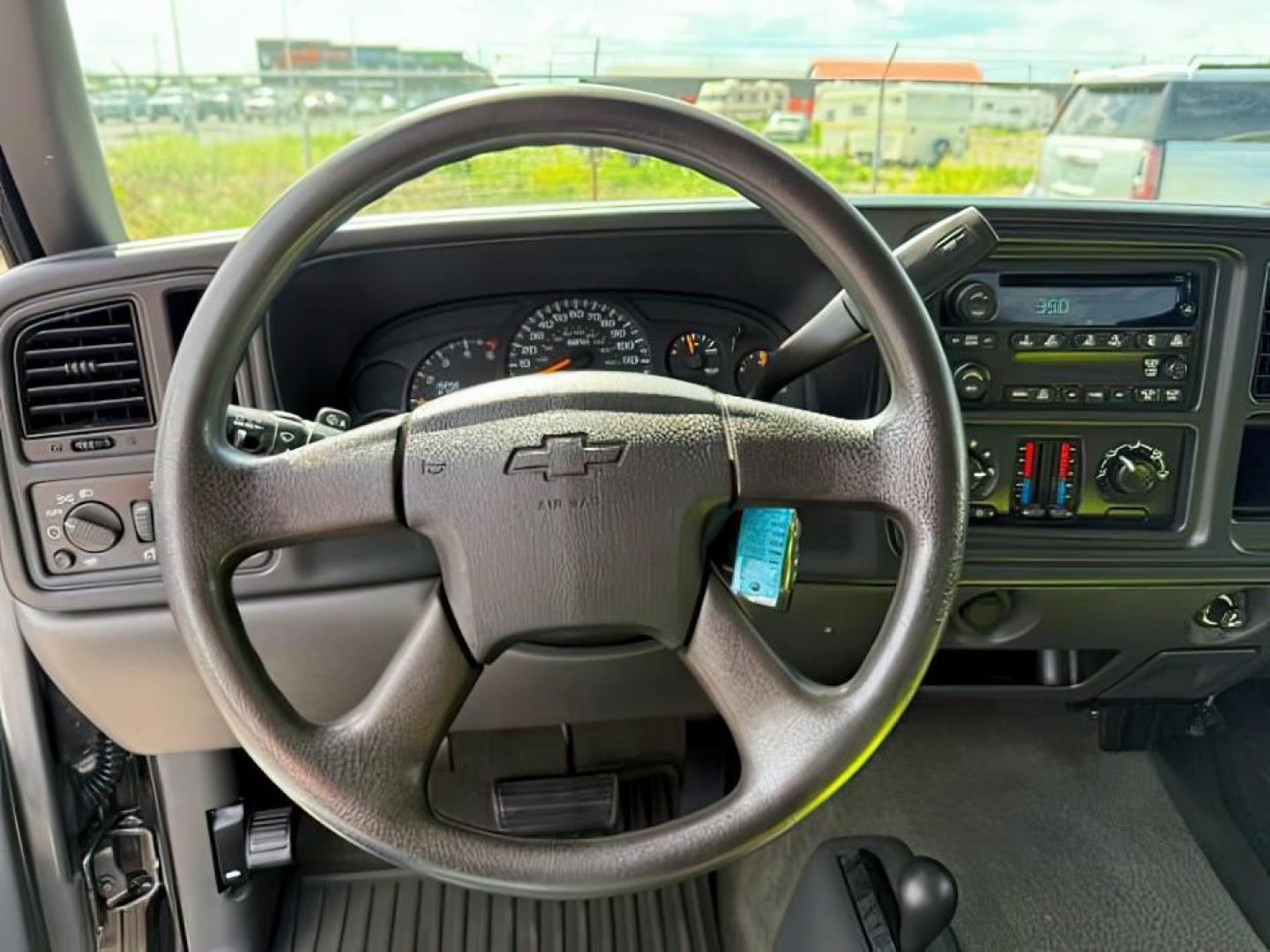 2006 GRAY /CLOTH Chevrolet Silverado 2500HD LS (1GCHK23DX6F) with an 6.6 engine, AUTOMATIC transmission, located at 1235 N Woodruff Ave., Idaho Falls, 83401, (208) 523-1053, 43.507172, -112.000488 - At Timberline Auto, finding a great deal on your next vehicle is always easy! Our experienced sales staff's goal is to help find you the right vehicle at the right price! Our knowledgeable finance department has options for almost any credit score. We offer extended service contract options to prote - Photo#12