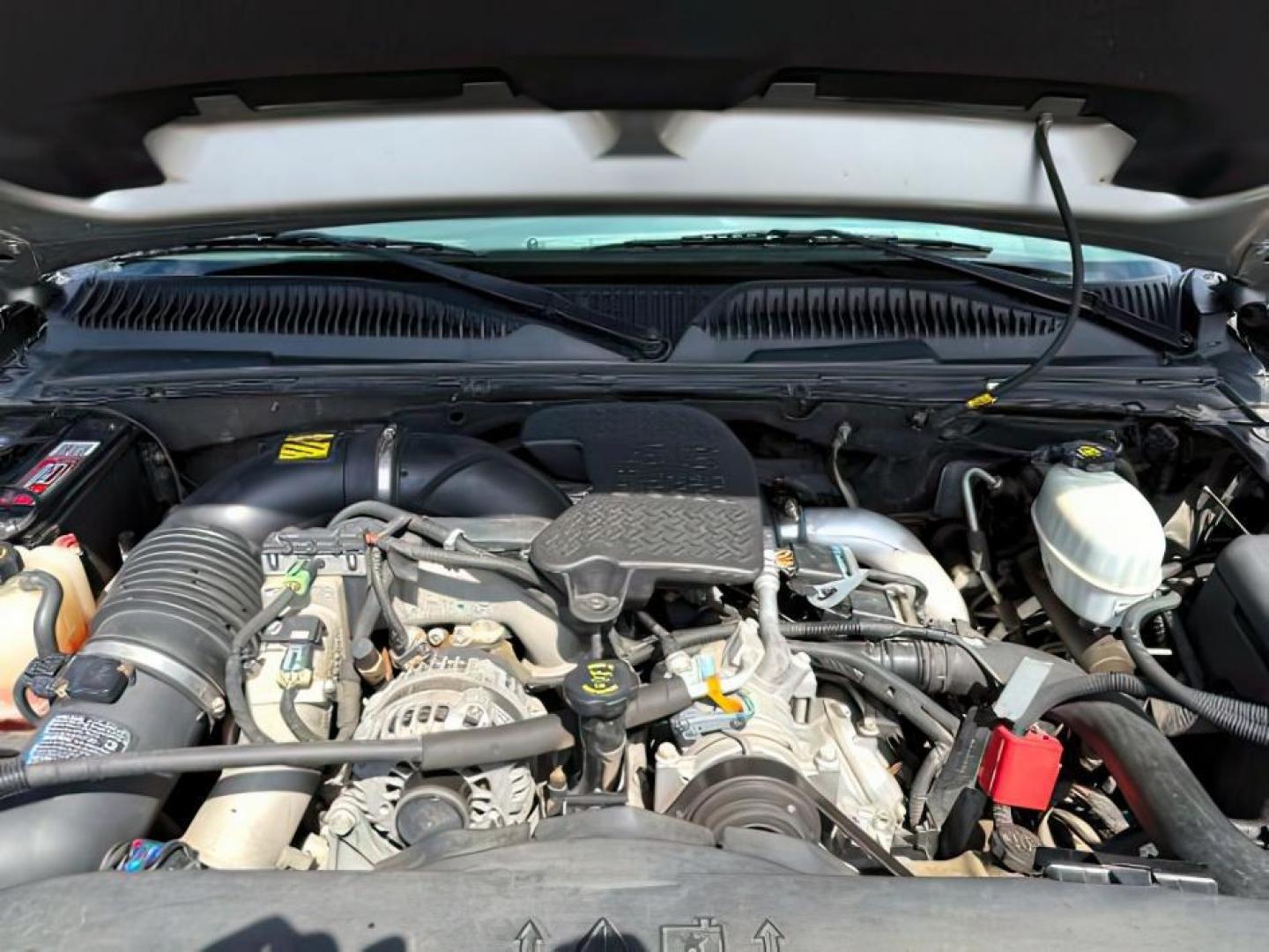 2006 GRAY /CLOTH Chevrolet Silverado 2500HD LS (1GCHK23DX6F) with an 6.6 engine, AUTOMATIC transmission, located at 1235 N Woodruff Ave., Idaho Falls, 83401, (208) 523-1053, 43.507172, -112.000488 - At Timberline Auto, finding a great deal on your next vehicle is always easy! Our experienced sales staff's goal is to help find you the right vehicle at the right price! Our knowledgeable finance department has options for almost any credit score. We offer extended service contract options to prote - Photo#19