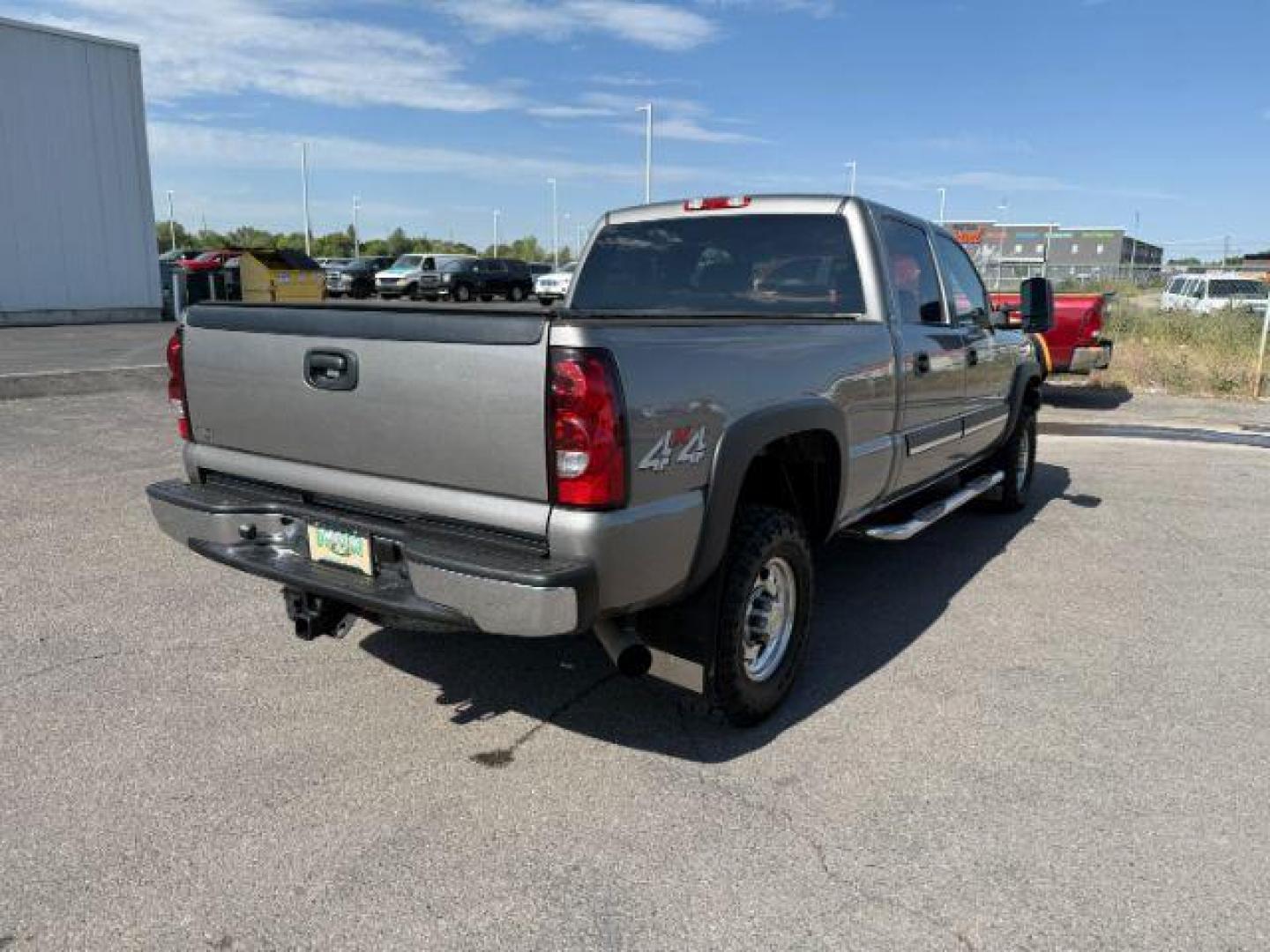 2006 GRAY /CLOTH Chevrolet Silverado 2500HD (1GCHK23DX6F) with an 66 engine, Automatic transmission, located at 1175 N Woodruff Ave, Idaho Falls, ID, 83401, 43.506901, -111.999657 - Photo#25