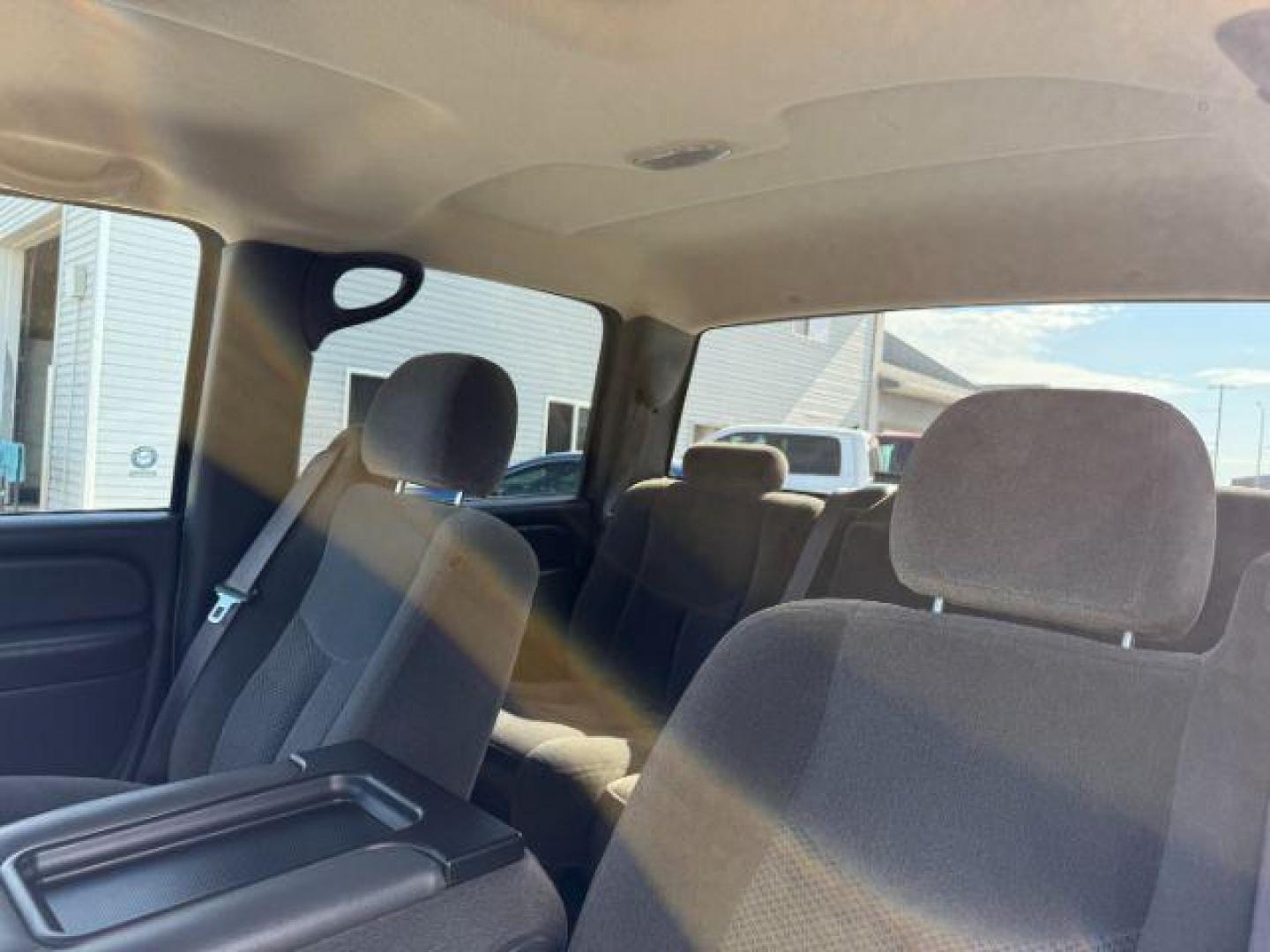 2006 GRAY /CLOTH Chevrolet Silverado 2500HD (1GCHK23DX6F) with an 66 engine, Automatic transmission, located at 1175 N Woodruff Ave, Idaho Falls, ID, 83401, 43.506901, -111.999657 - Photo#35