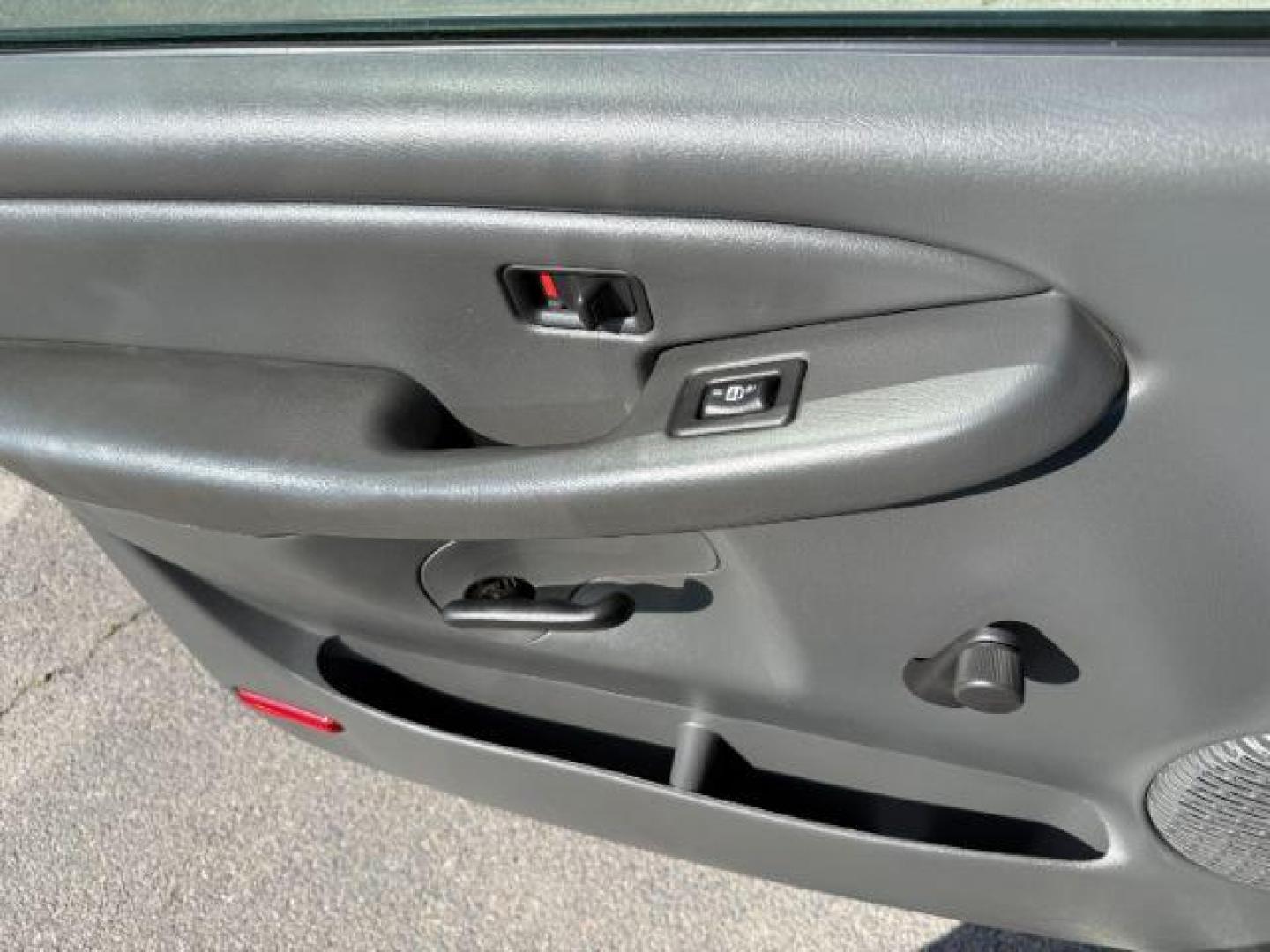 2006 GRAY /CLOTH Chevrolet Silverado 2500HD (1GCHK23DX6F) with an 66 engine, Automatic transmission, located at 1175 N Woodruff Ave, Idaho Falls, ID, 83401, 43.506901, -111.999657 - Photo#36