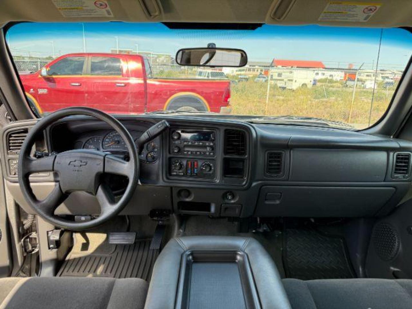 2006 GRAY /CLOTH Chevrolet Silverado 2500HD (1GCHK23DX6F) with an 66 engine, Automatic transmission, located at 1175 N Woodruff Ave, Idaho Falls, ID, 83401, 43.506901, -111.999657 - Photo#38