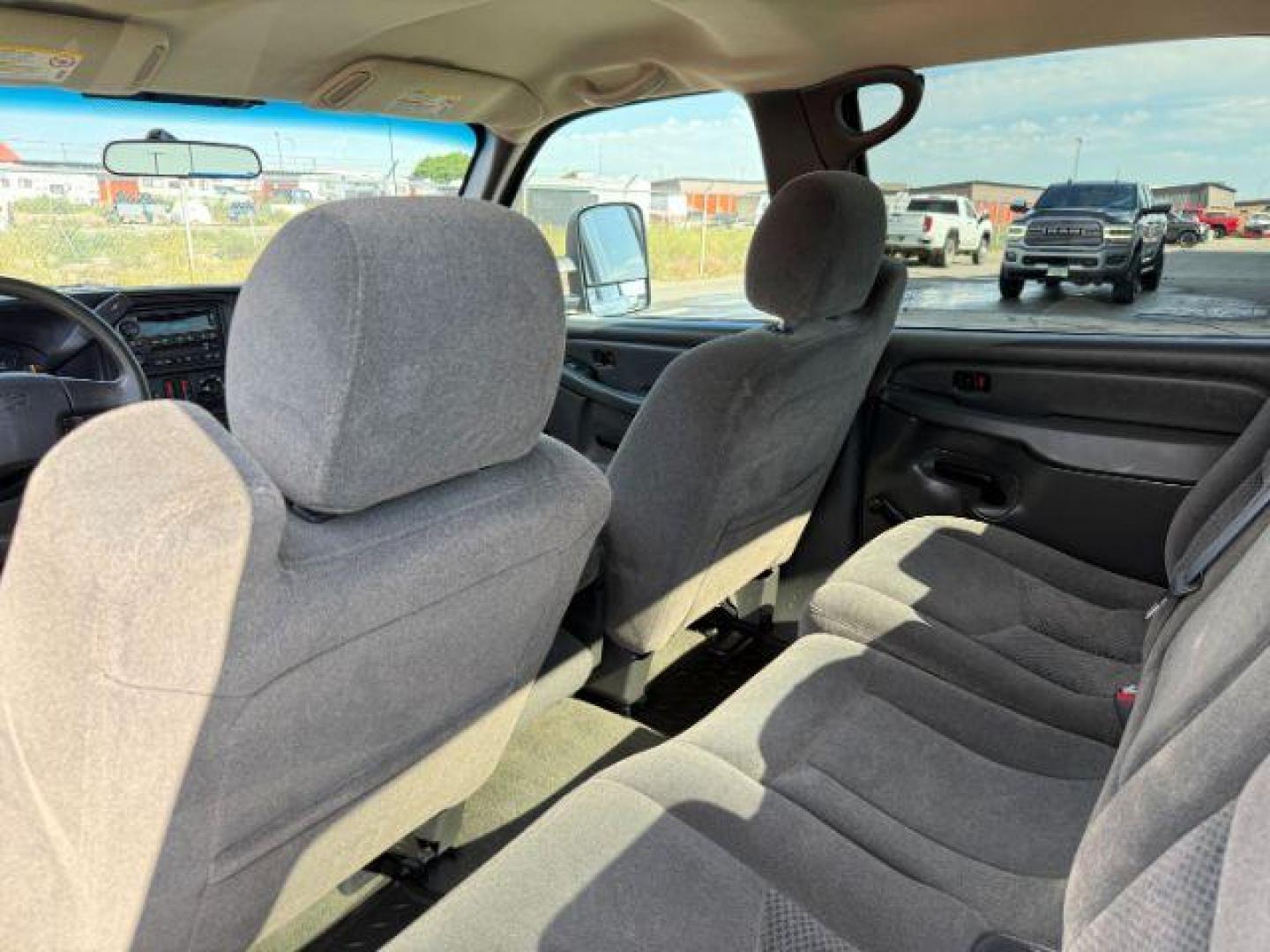 2006 GRAY /CLOTH Chevrolet Silverado 2500HD (1GCHK23DX6F) with an 66 engine, Automatic transmission, located at 1175 N Woodruff Ave, Idaho Falls, ID, 83401, 43.506901, -111.999657 - Photo#39