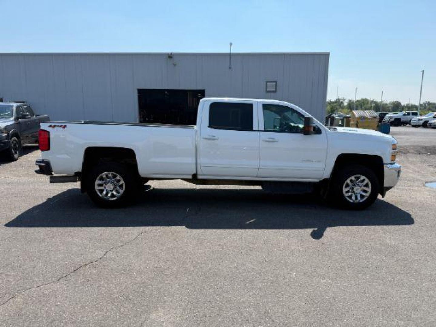 2019 Summit White /Jet Black Chevrolet Silverado 3500HD (1GC4KWCY8KF) with an 66L DURAMAX engine, Automatic transmission, located at 1175 N Woodruff Ave, Idaho Falls, ID, 83401, 43.506901, -111.999657 - At Timberline Auto, finding a great deal on your next vehicle is always easy! Our experienced sales staff's goal is to help find you the right vehicle at the right price! Our knowledgeable finance department has options for almost any credit score. We offer extended service contract options to prote - Photo#25