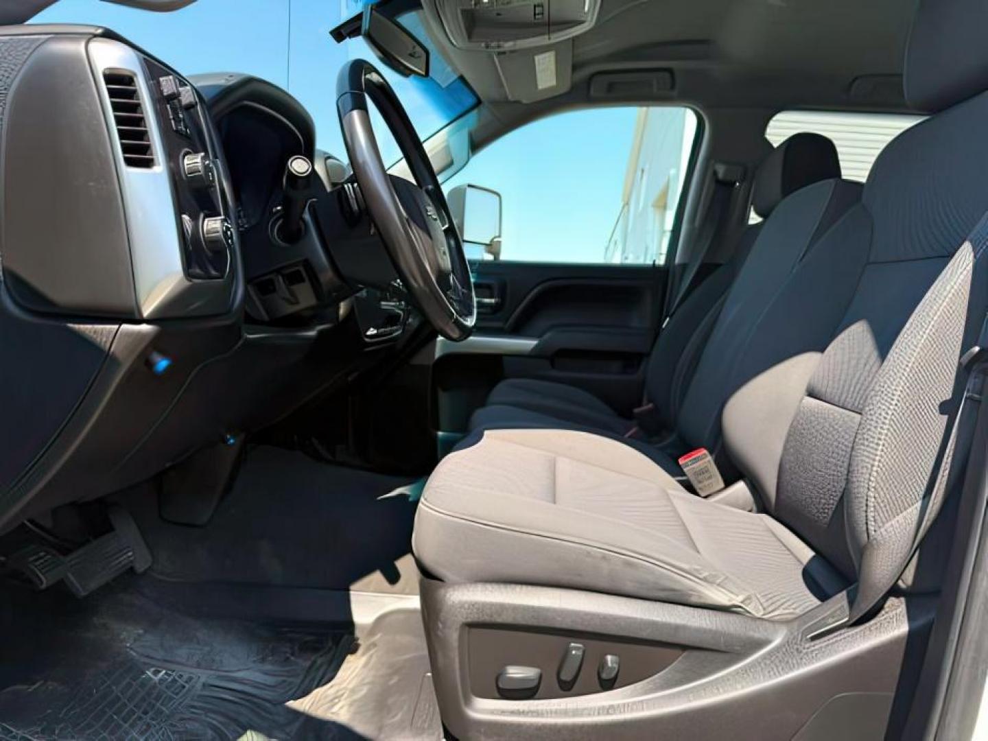 2019 Summit White /Jet Black Chevrolet Silverado 3500HD (1GC4KWCY8KF) with an 66L DURAMAX engine, Automatic transmission, located at 1175 N Woodruff Ave, Idaho Falls, ID, 83401, 43.506901, -111.999657 - At Timberline Auto, finding a great deal on your next vehicle is always easy! Our experienced sales staff's goal is to help find you the right vehicle at the right price! Our knowledgeable finance department has options for almost any credit score. We offer extended service contract options to prote - Photo#10