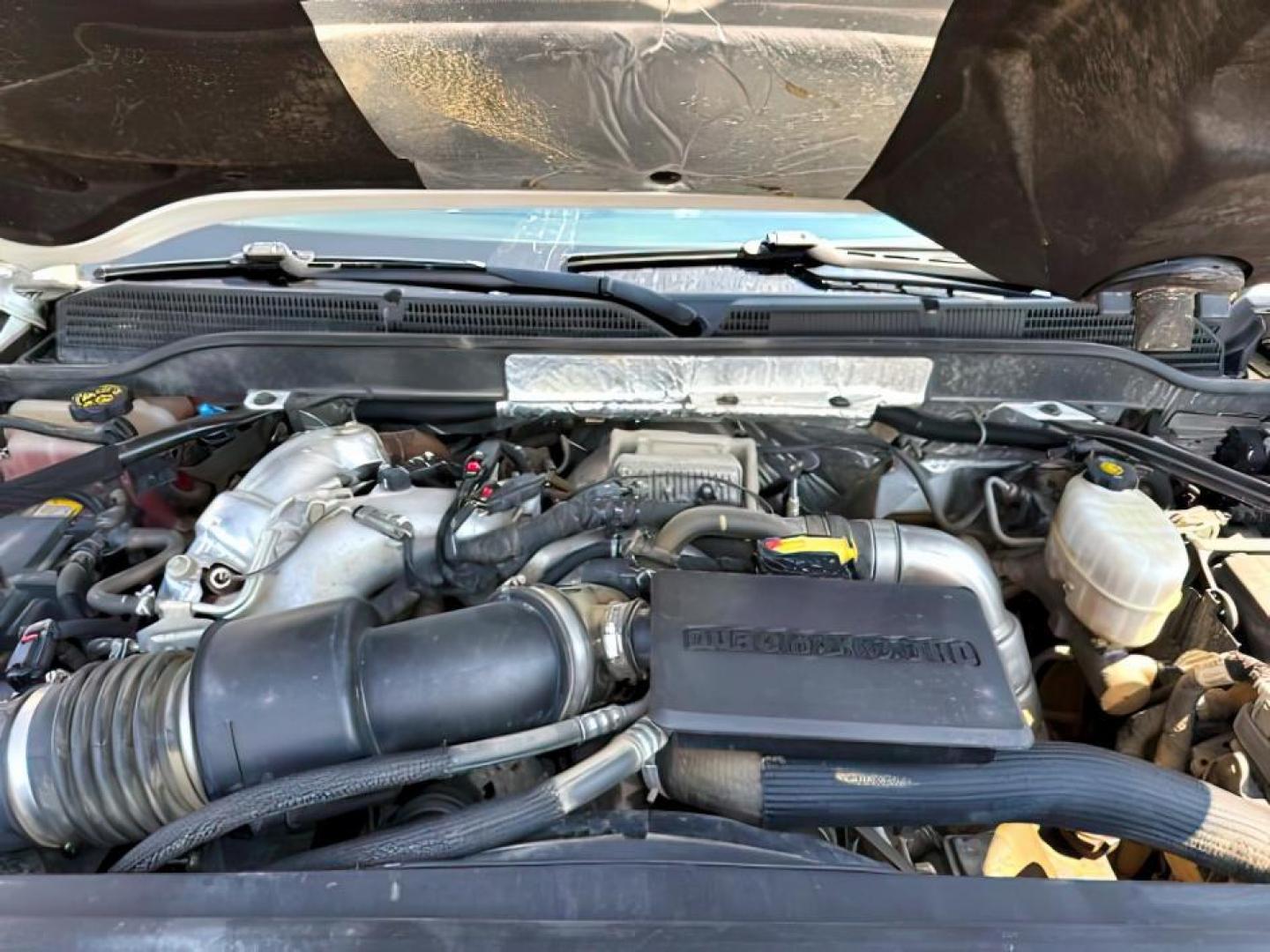 2019 Summit White /Jet Black Chevrolet Silverado 3500HD (1GC4KWCY8KF) with an 66L DURAMAX engine, Automatic transmission, located at 1175 N Woodruff Ave, Idaho Falls, ID, 83401, 43.506901, -111.999657 - At Timberline Auto, finding a great deal on your next vehicle is always easy! Our experienced sales staff's goal is to help find you the right vehicle at the right price! Our knowledgeable finance department has options for almost any credit score. We offer extended service contract options to prote - Photo#19