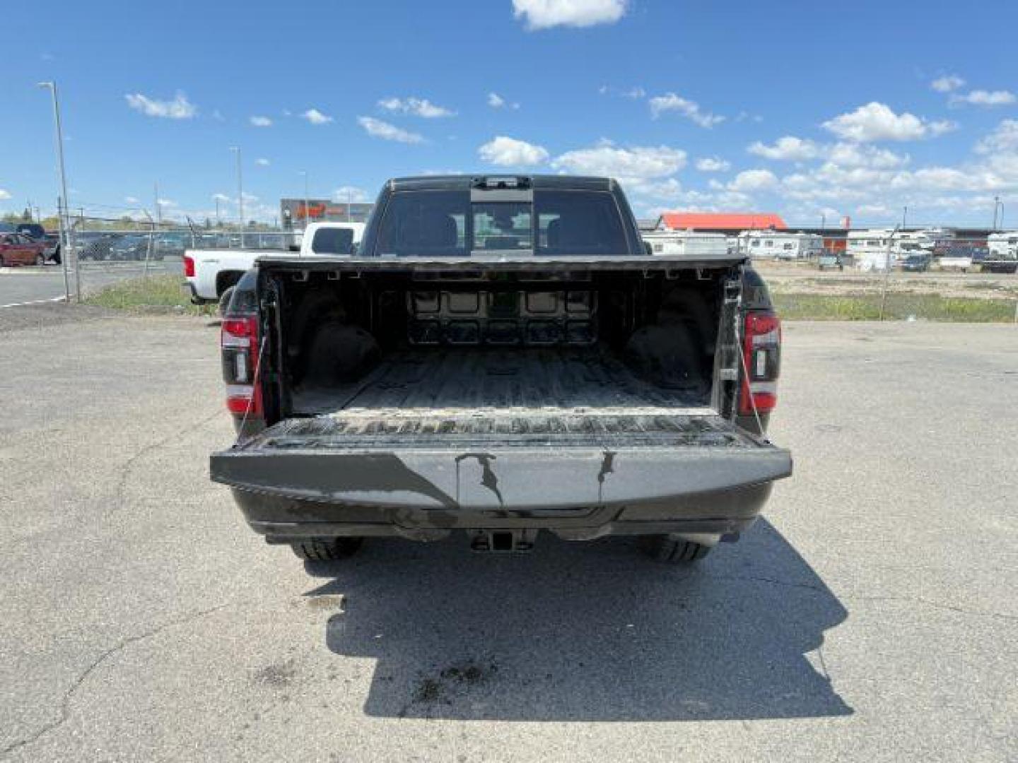 2022 Diamond Black Crystal Pearlcoat /Diesel Gray/Black Ram 2500 Big Horn Crew Cab 4x4 6'4 Box (3C6UR5DL5NG) with an Cummins 6.7L I-6 diesel direct injection engine, AUTOMATIC transmission, located at 1235 N Woodruff Ave., Idaho Falls, 83401, (208) 523-1053, 43.507172, -112.000488 - At Timberline Auto, finding a great deal on your next vehicle is always easy! Our experienced sales staff's goal is to help find you the right vehicle at the right price! Our knowledgeable finance department has options for almost any credit score. We offer extended service contract options to prote - Photo#5