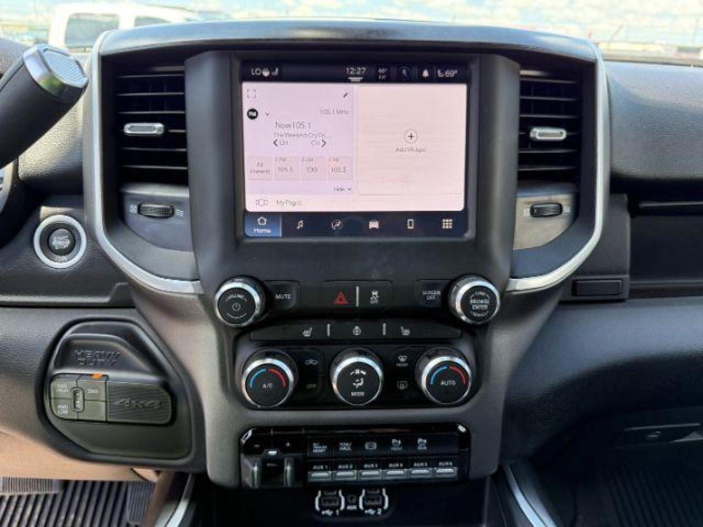 2022 Diamond Black Crystal Pearlcoat /Diesel Gray/Black Ram 2500 Big Horn Crew Cab 4x4 6'4 Box (3C6UR5DL5NG) with an Cummins 6.7L I-6 diesel direct injection engine, AUTOMATIC transmission, located at 1235 N Woodruff Ave., Idaho Falls, 83401, (208) 523-1053, 43.507172, -112.000488 - At Timberline Auto, finding a great deal on your next vehicle is always easy! Our experienced sales staff's goal is to help find you the right vehicle at the right price! Our knowledgeable finance department has options for almost any credit score. We offer extended service contract options to prote - Photo#14