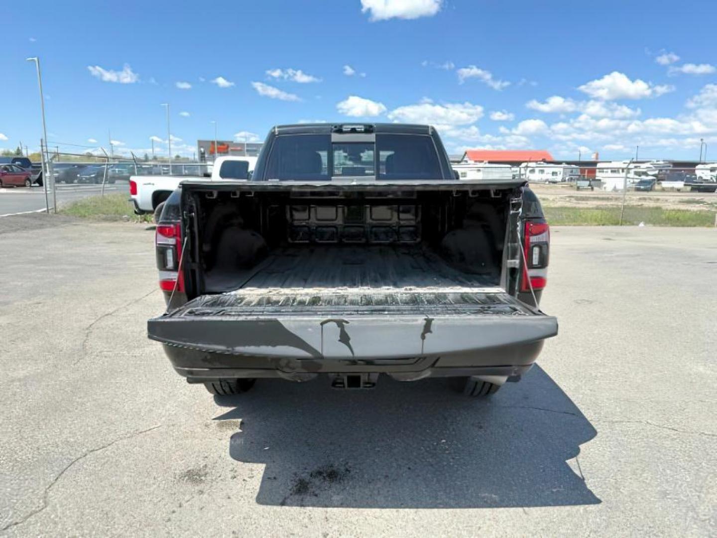 2022 Diamond Black Crystal Pearlcoat /Diesel Gray/Black Ram 2500 (3C6UR5DL5NG) with an Cummins 67L I-6 diesel direct injection engine, Automatic transmission, located at 1175 N Woodruff Ave, Idaho Falls, ID, 83401, 43.506901, -111.999657 - At Timberline Auto, finding a great deal on your next vehicle is always easy! Our experienced sales staff's goal is to help find you the right vehicle at the right price! Our knowledgeable finance department has options for almost any credit score. We offer extended service contract options to prote - Photo#5