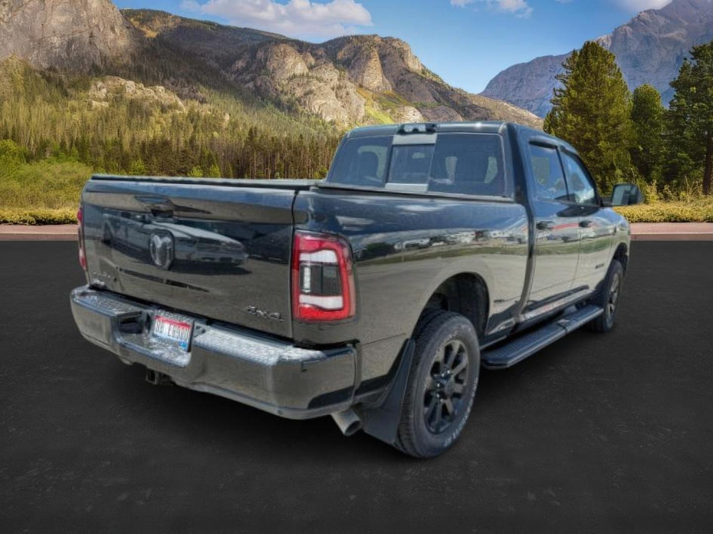 2022 Diamond Black Crystal Pearlcoat /Diesel Gray/Black Ram 2500 (3C6UR5DL5NG) with an Cummins 67L I-6 diesel direct injection engine, Automatic transmission, located at 1175 N Woodruff Ave, Idaho Falls, ID, 83401, 43.506901, -111.999657 - At Timberline Auto, finding a great deal on your next vehicle is always easy! Our experienced sales staff's goal is to help find you the right vehicle at the right price! Our knowledgeable finance department has options for almost any credit score. We offer extended service contract options to prote - Photo#6