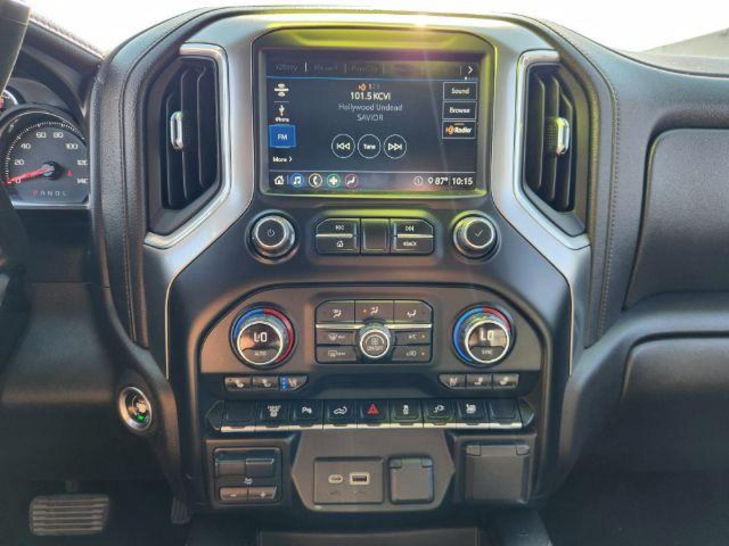 2020 BLACK /LEATHER Chevrolet Silverado 2500HD (1GC4YPEY3LF) with an 66 engine, Automatic transmission, located at 1175 N Woodruff Ave, Idaho Falls, ID, 83401, 43.506901, -111.999657 - At Timberline Auto, finding a great deal on your next vehicle is always easy! Our experienced sales staff's goal is to help find you the right vehicle at the right price! Our knowledgeable finance department has options for almost any credit score. We offer extended service contract options to prote - Photo#42
