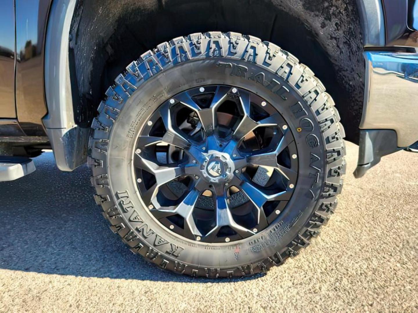 2020 BLACK /LEATHER Chevrolet Silverado 2500HD (1GC4YPEY3LF) with an 66 engine, Automatic transmission, located at 1175 N Woodruff Ave, Idaho Falls, ID, 83401, 43.506901, -111.999657 - At Timberline Auto, finding a great deal on your next vehicle is always easy! Our experienced sales staff's goal is to help find you the right vehicle at the right price! Our knowledgeable finance department has options for almost any credit score. We offer extended service contract options to prote - Photo#7
