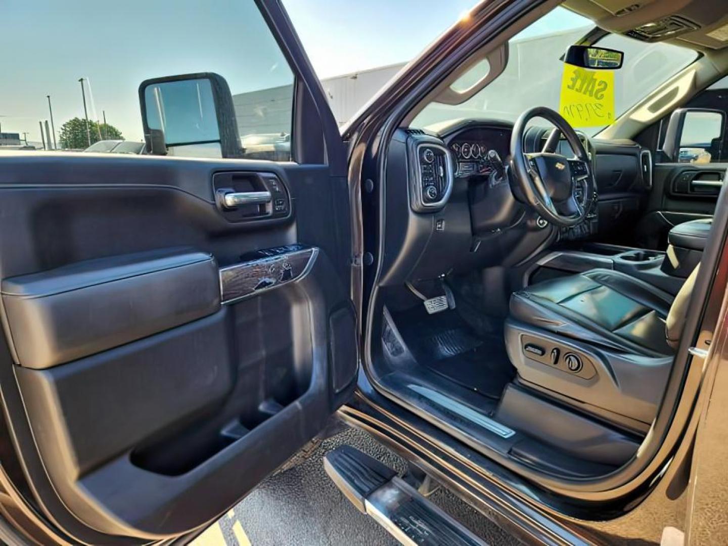 2020 BLACK /LEATHER Chevrolet Silverado 2500HD (1GC4YPEY3LF) with an 66 engine, Automatic transmission, located at 1175 N Woodruff Ave, Idaho Falls, ID, 83401, 43.506901, -111.999657 - At Timberline Auto, finding a great deal on your next vehicle is always easy! Our experienced sales staff's goal is to help find you the right vehicle at the right price! Our knowledgeable finance department has options for almost any credit score. We offer extended service contract options to prote - Photo#8