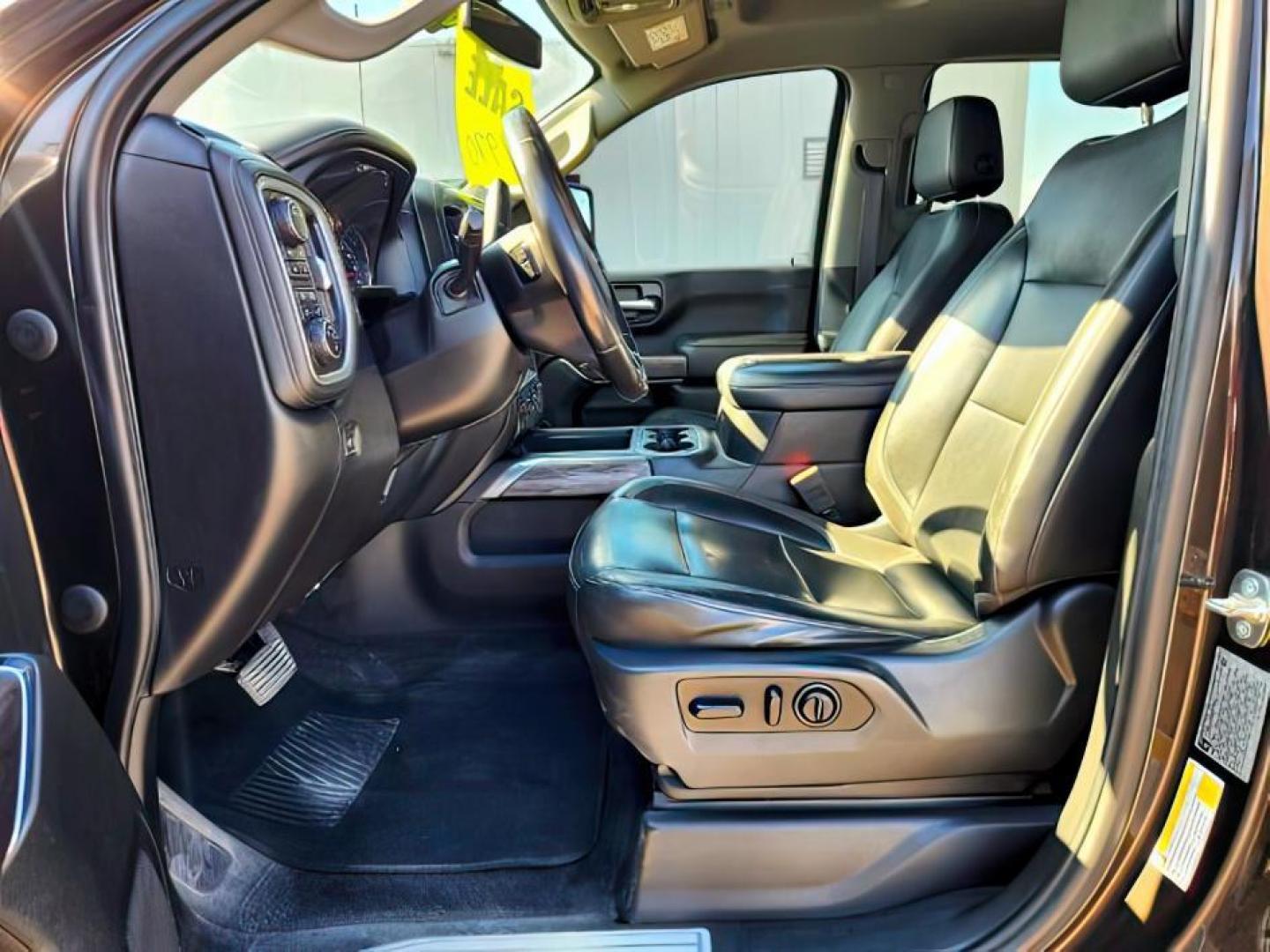 2020 BLACK /LEATHER Chevrolet Silverado 2500HD (1GC4YPEY3LF) with an 66 engine, Automatic transmission, located at 1175 N Woodruff Ave, Idaho Falls, ID, 83401, 43.506901, -111.999657 - At Timberline Auto, finding a great deal on your next vehicle is always easy! Our experienced sales staff's goal is to help find you the right vehicle at the right price! Our knowledgeable finance department has options for almost any credit score. We offer extended service contract options to prote - Photo#9