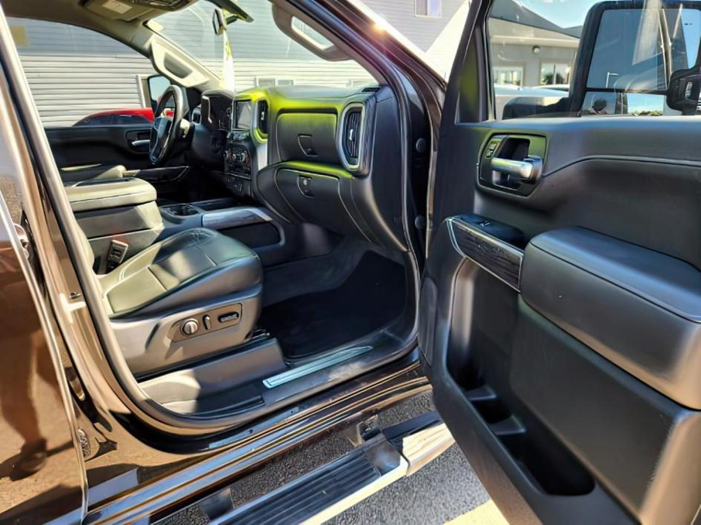 2020 BLACK /LEATHER Chevrolet Silverado 2500HD (1GC4YPEY3LF) with an 66 engine, Automatic transmission, located at 1175 N Woodruff Ave, Idaho Falls, ID, 83401, 43.506901, -111.999657 - At Timberline Auto, finding a great deal on your next vehicle is always easy! Our experienced sales staff's goal is to help find you the right vehicle at the right price! Our knowledgeable finance department has options for almost any credit score. We offer extended service contract options to prote - Photo#14